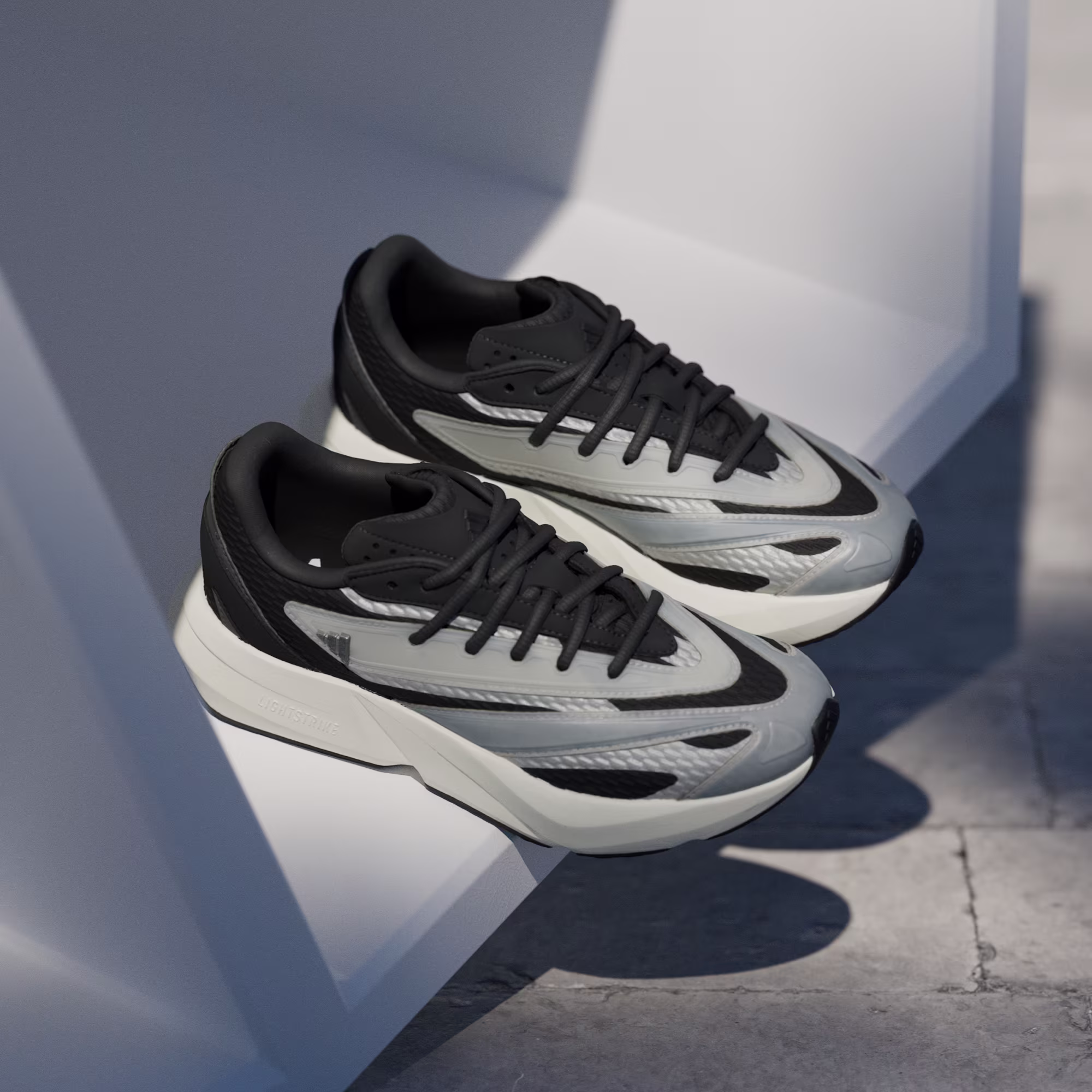 ქალის სპორტული ფეხსაცმელი