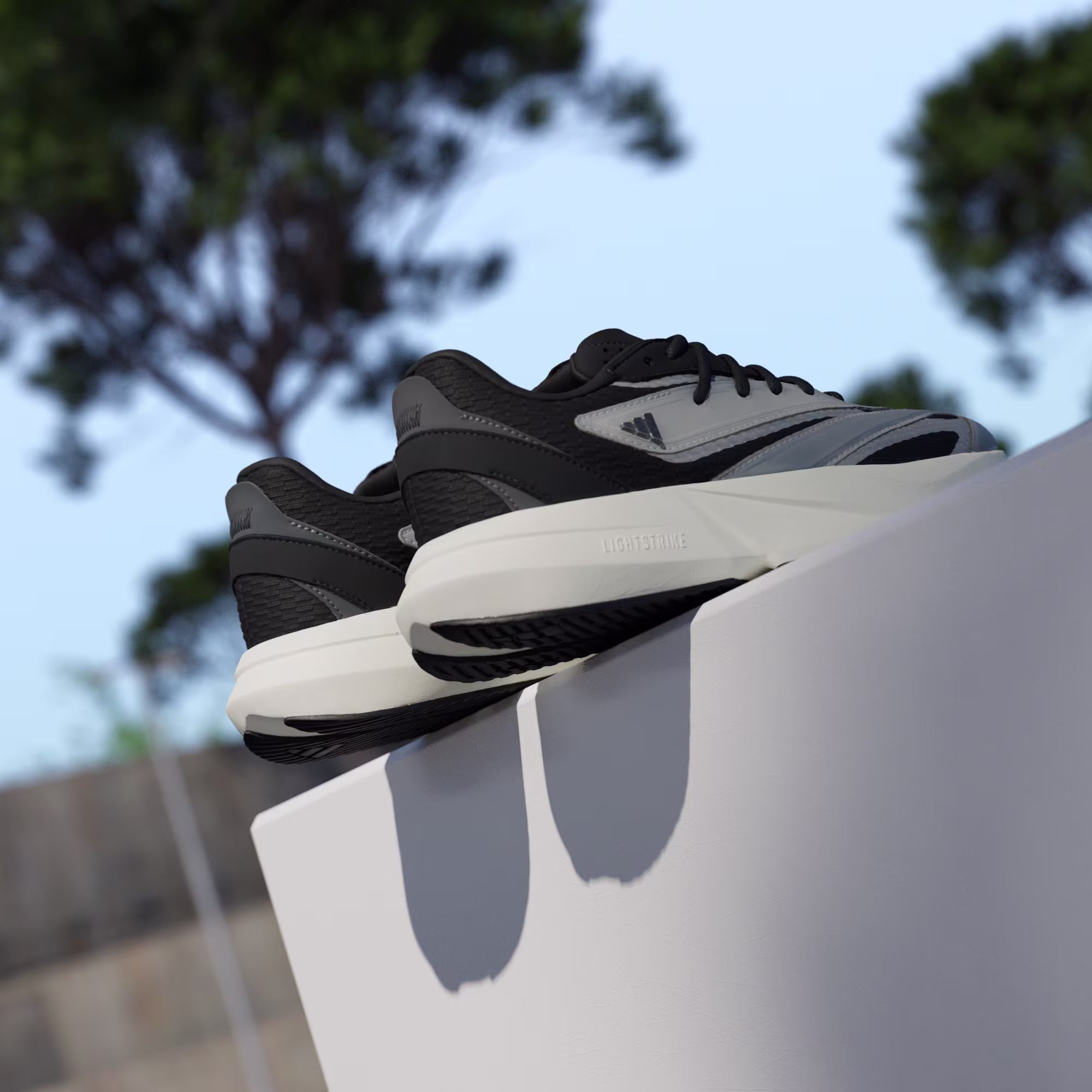 ქალის სპორტული ფეხსაცმელი