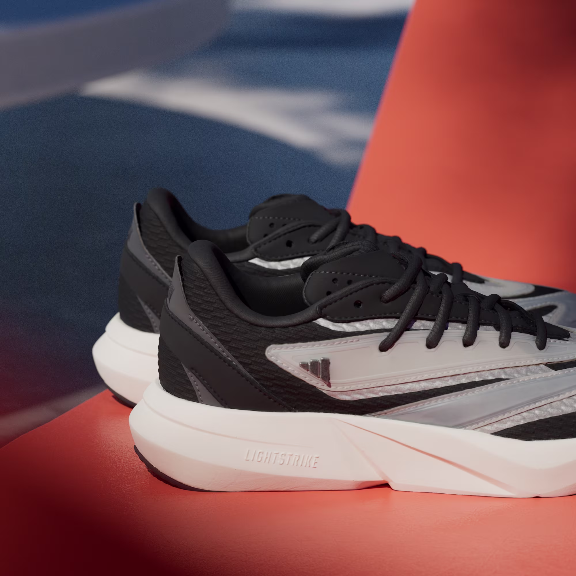 ქალის სპორტული ფეხსაცმელი