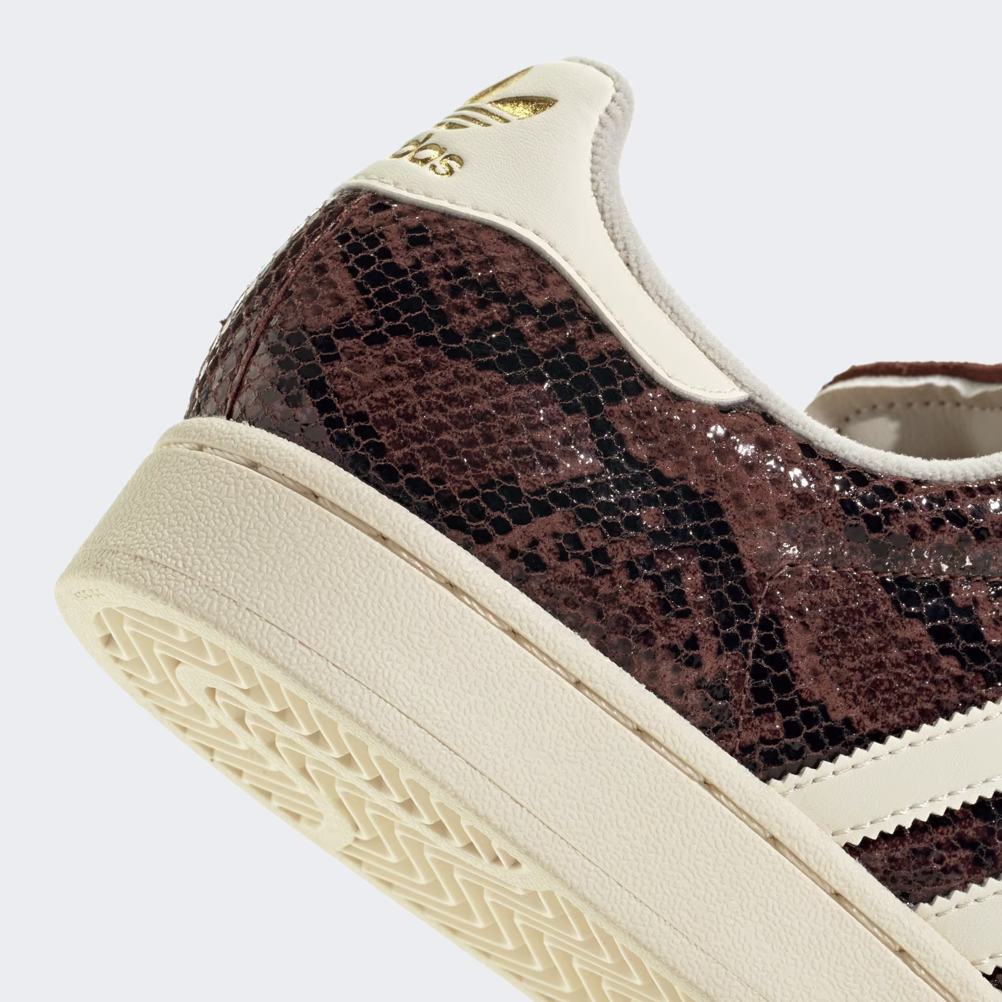 ქალის სპორტული ფეხსაცმელი