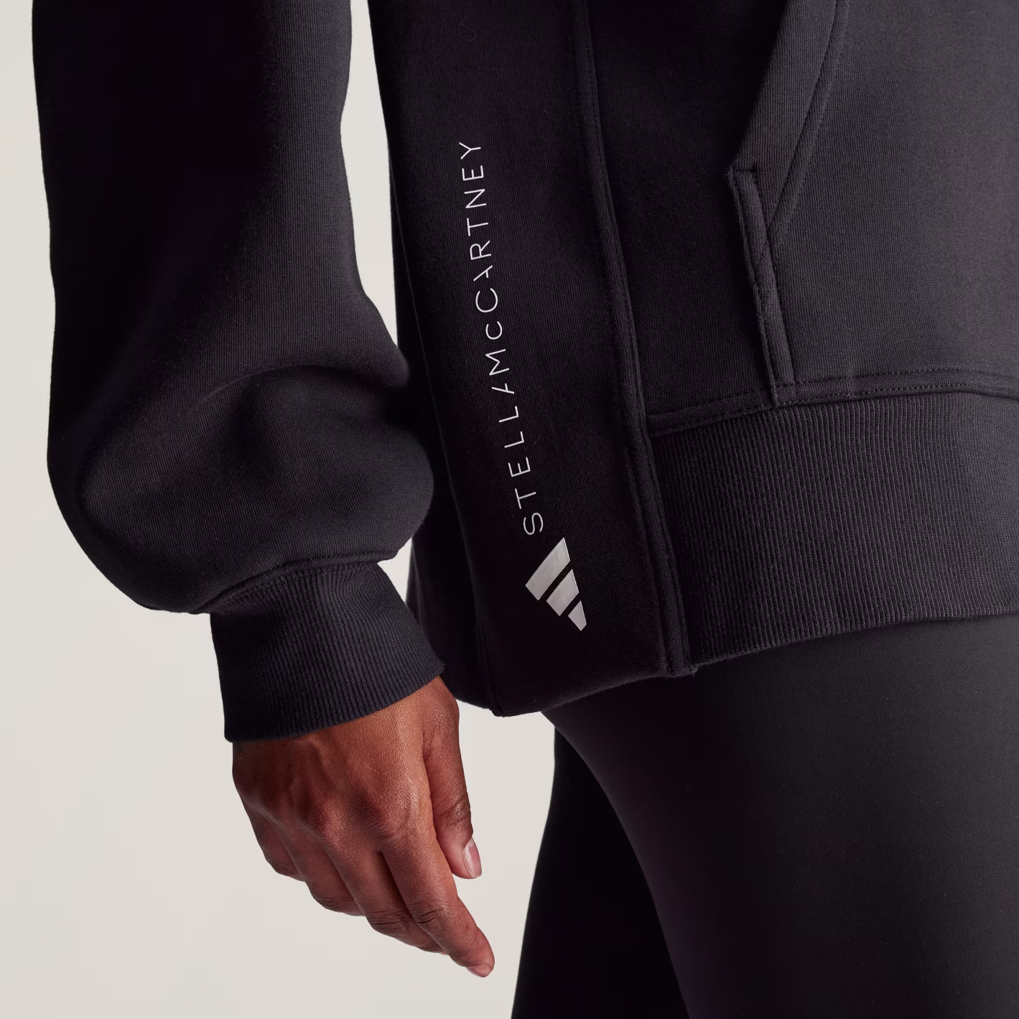 Adidas ქალის ჯემპრი aSMC FZ HOODIE