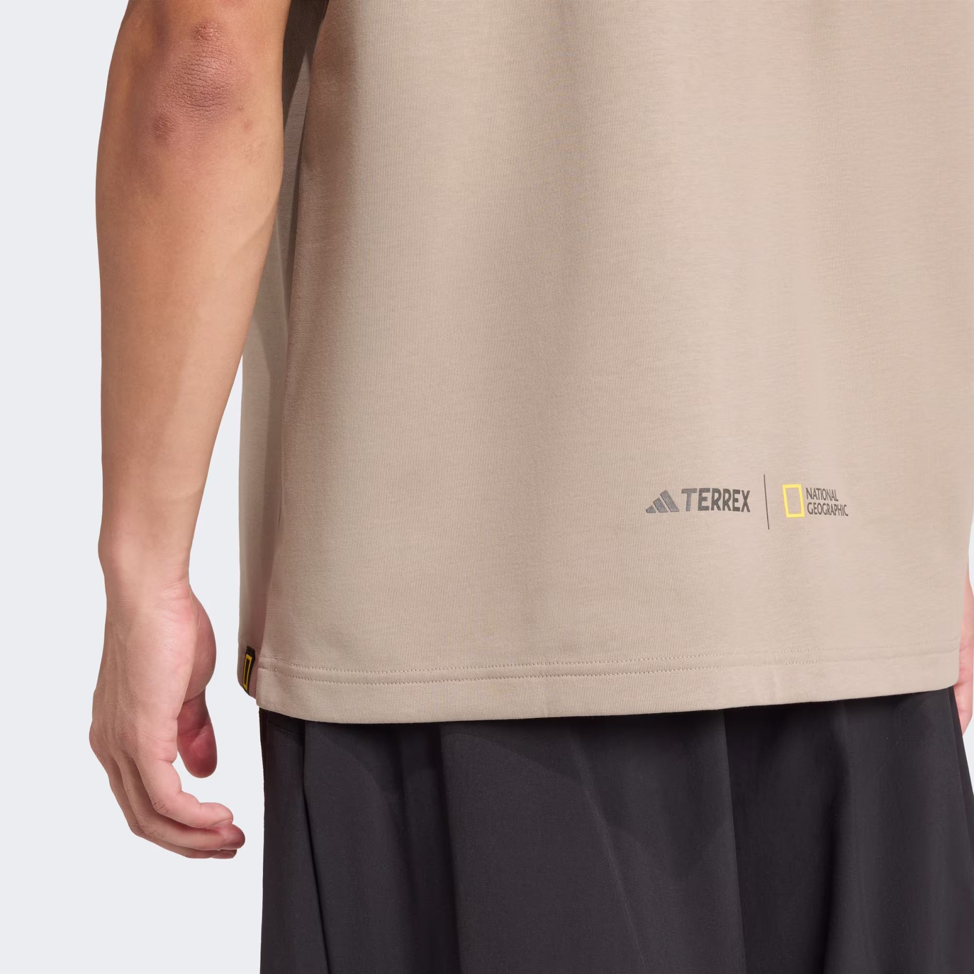 Adidas მამაკაცის მაისური
