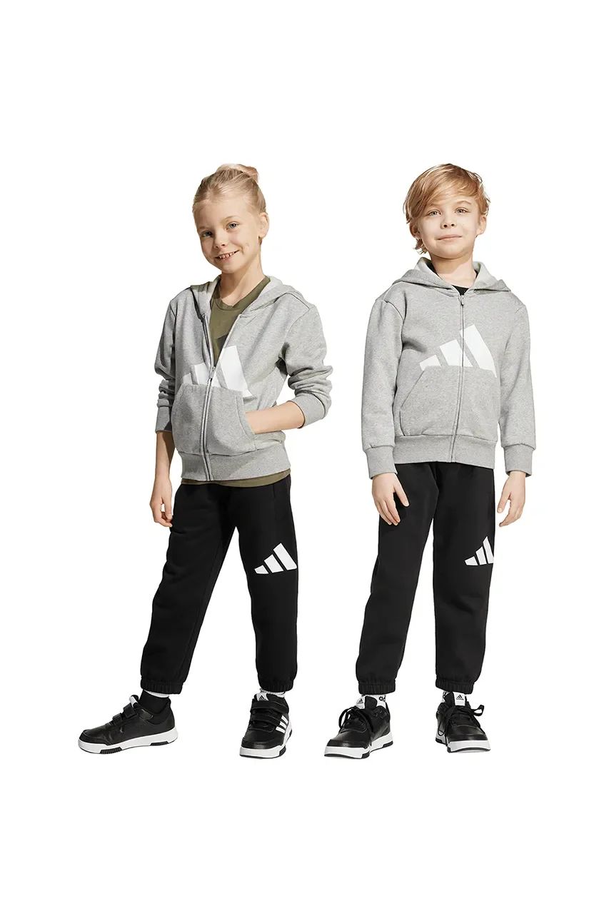 ბავშვის სპორტული კომპლექტი