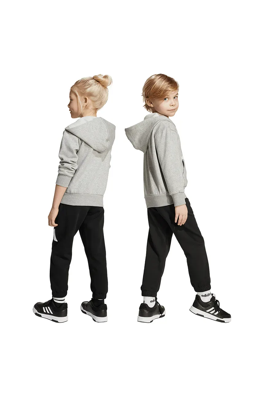 ბავშვის სპორტული კომპლექტი