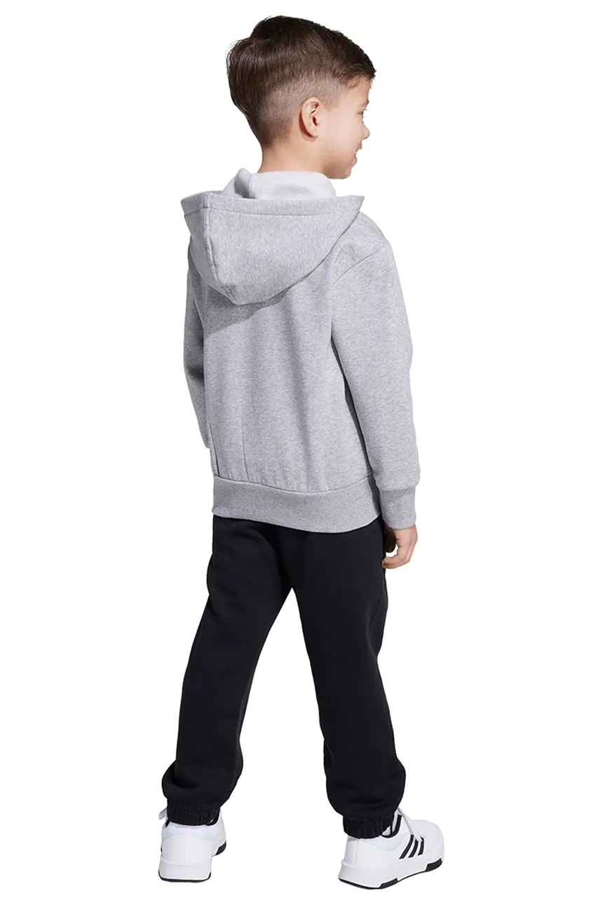 ბავშვის სპორტული კომპლექტი