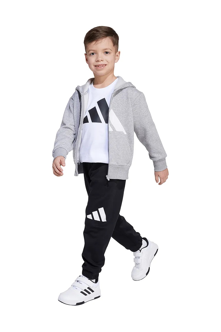 ბავშვის სპორტული კომპლექტი