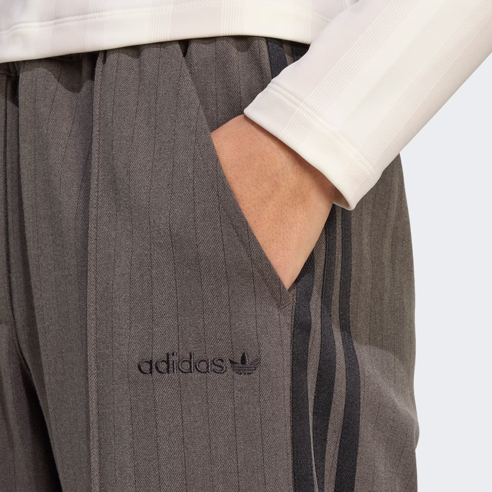 ქალის შარვალი