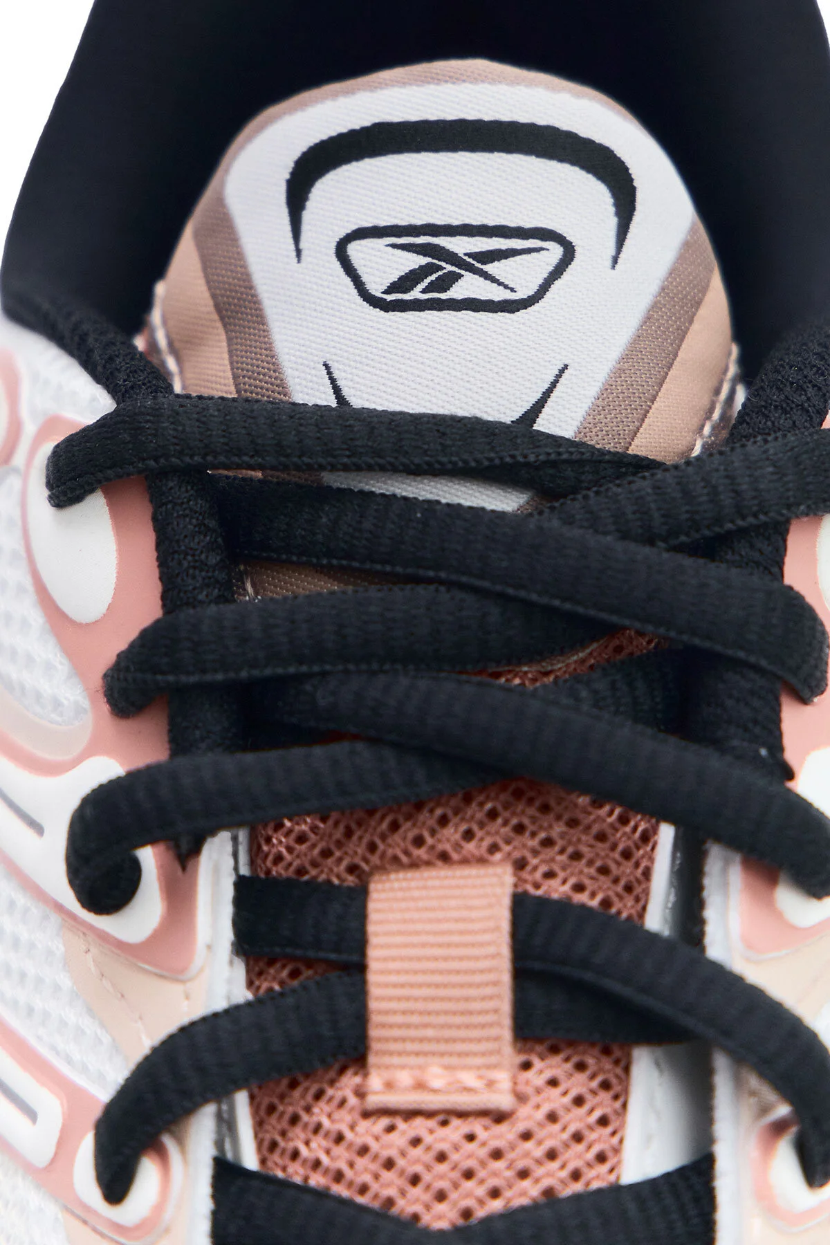 ქალის სპორტული ფეხსაცმელი