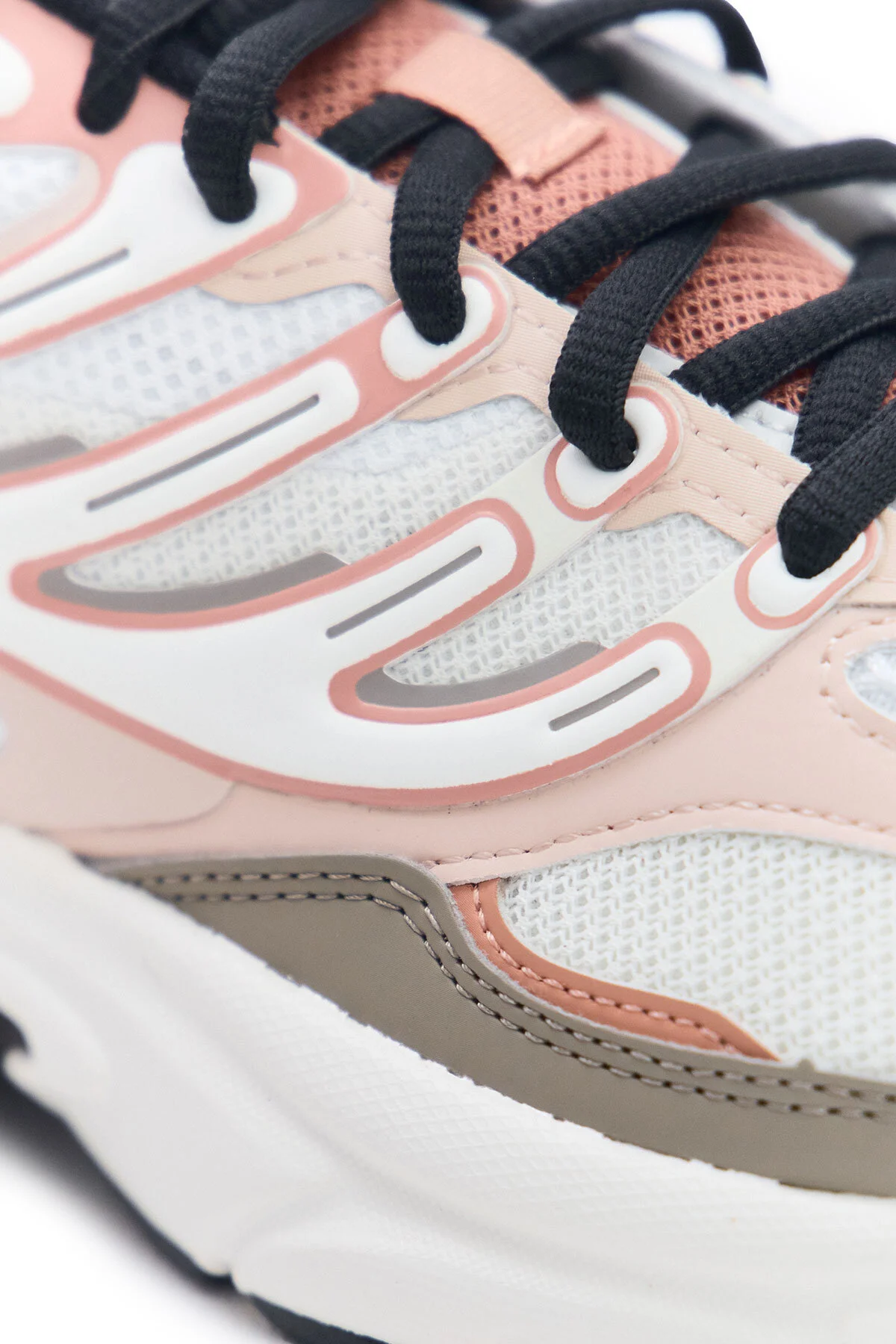 ქალის სპორტული ფეხსაცმელი