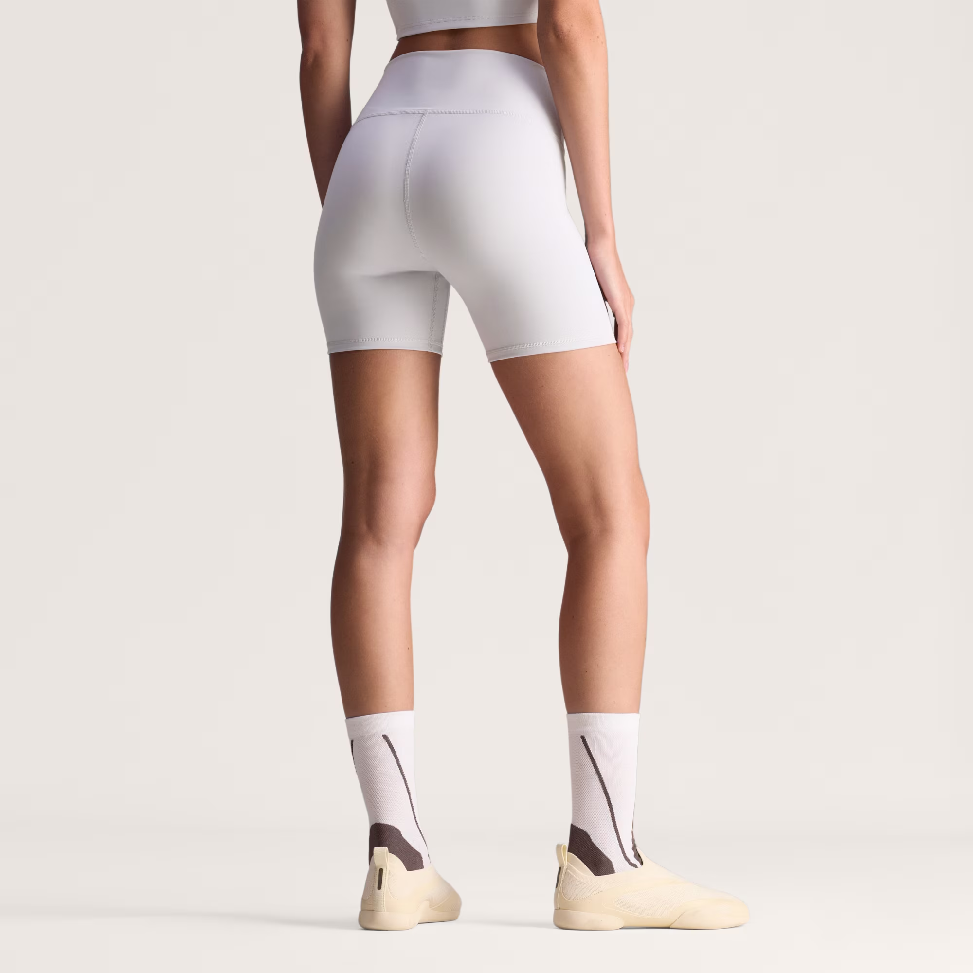 ქალის შორტი