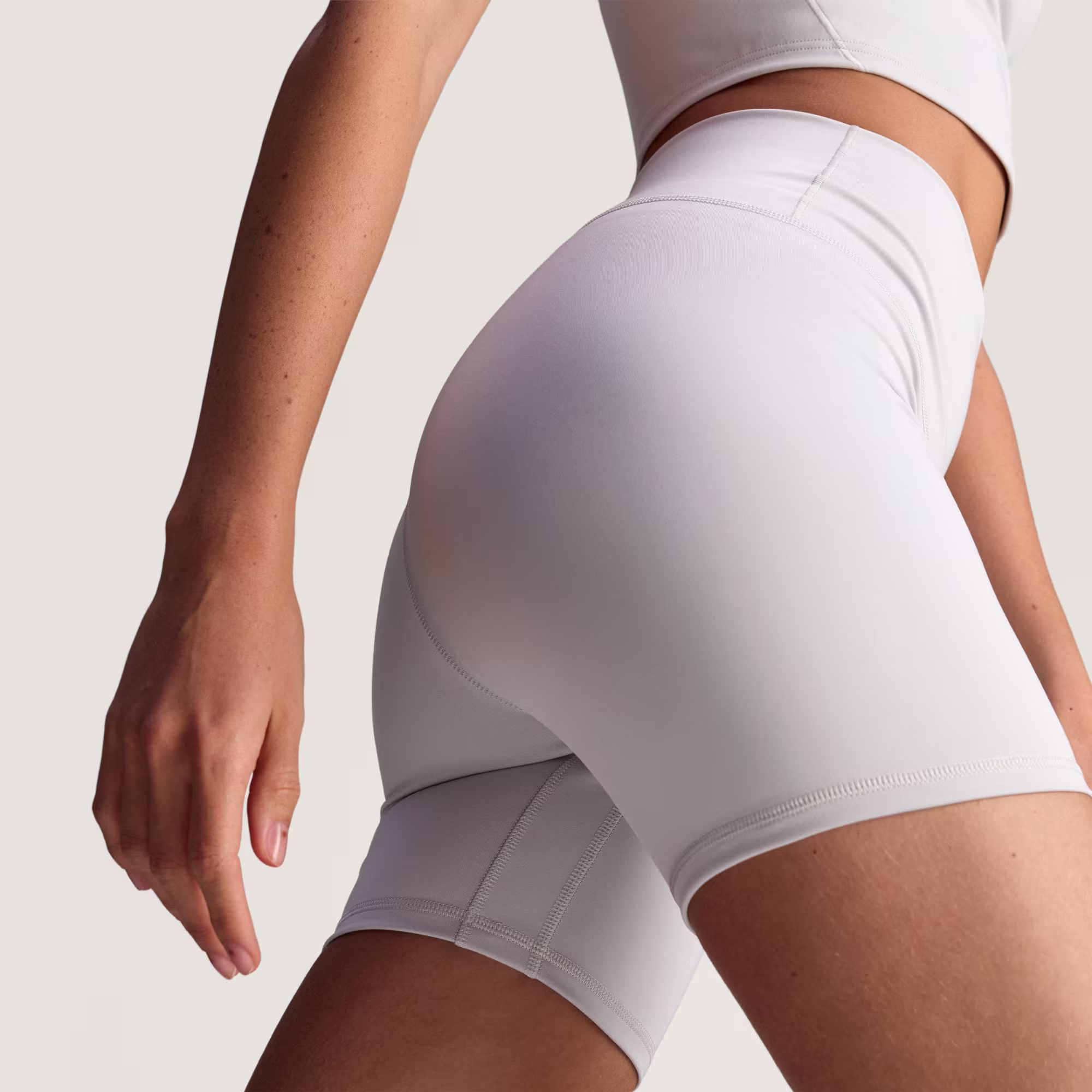 ქალის შორტი