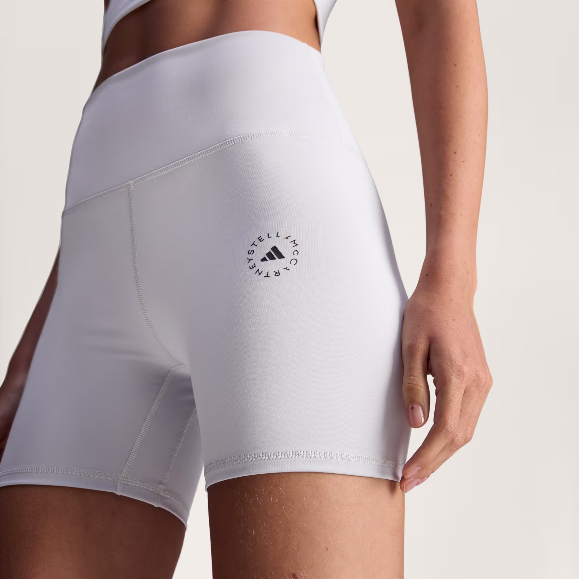 ქალის შორტი