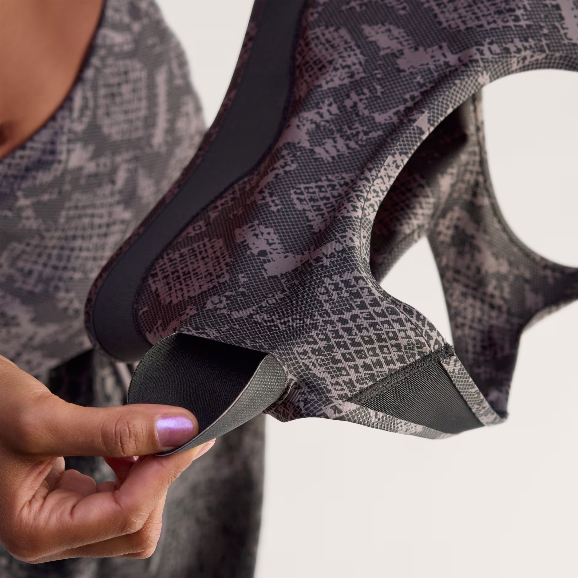 ქალის მაისური