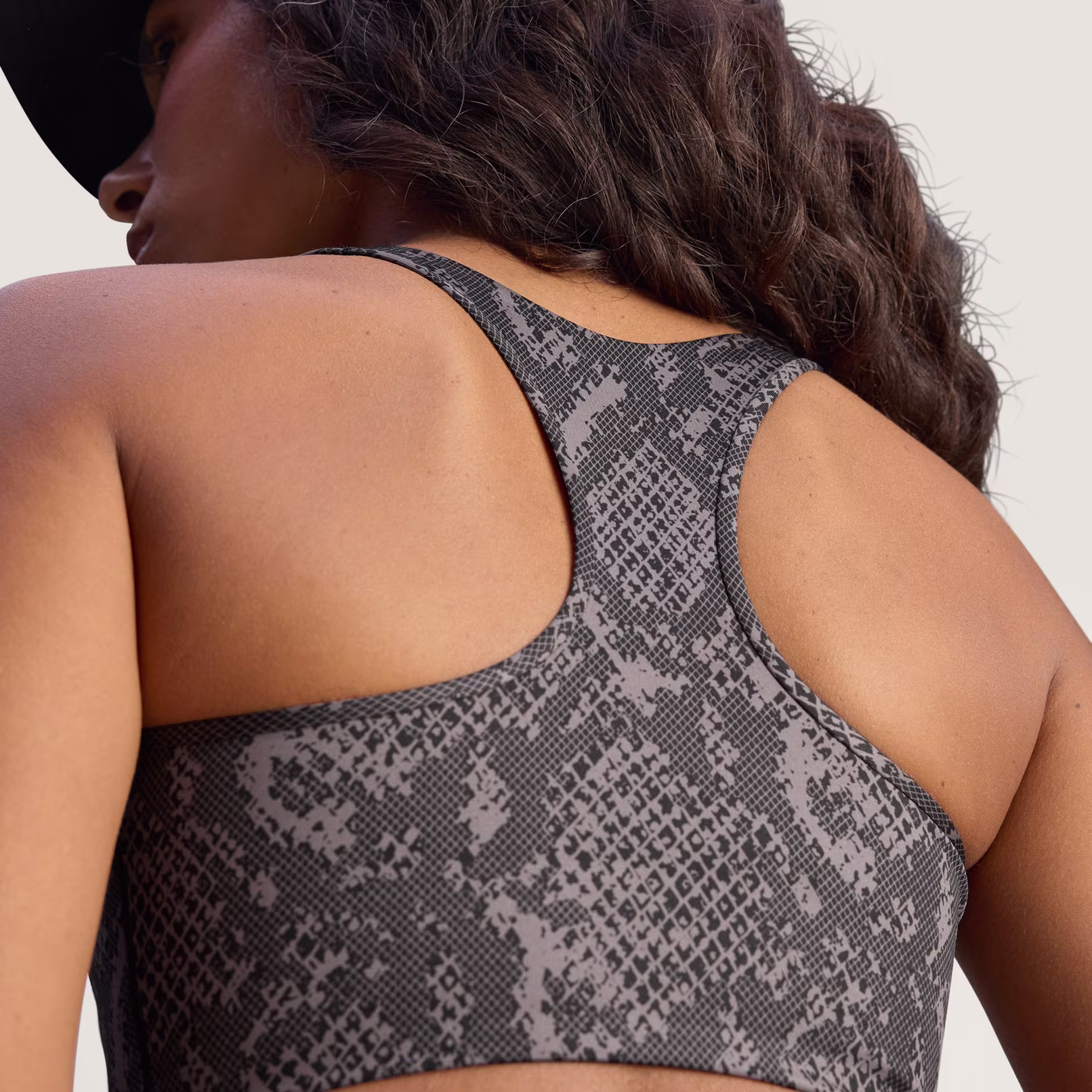 ქალის მაისური