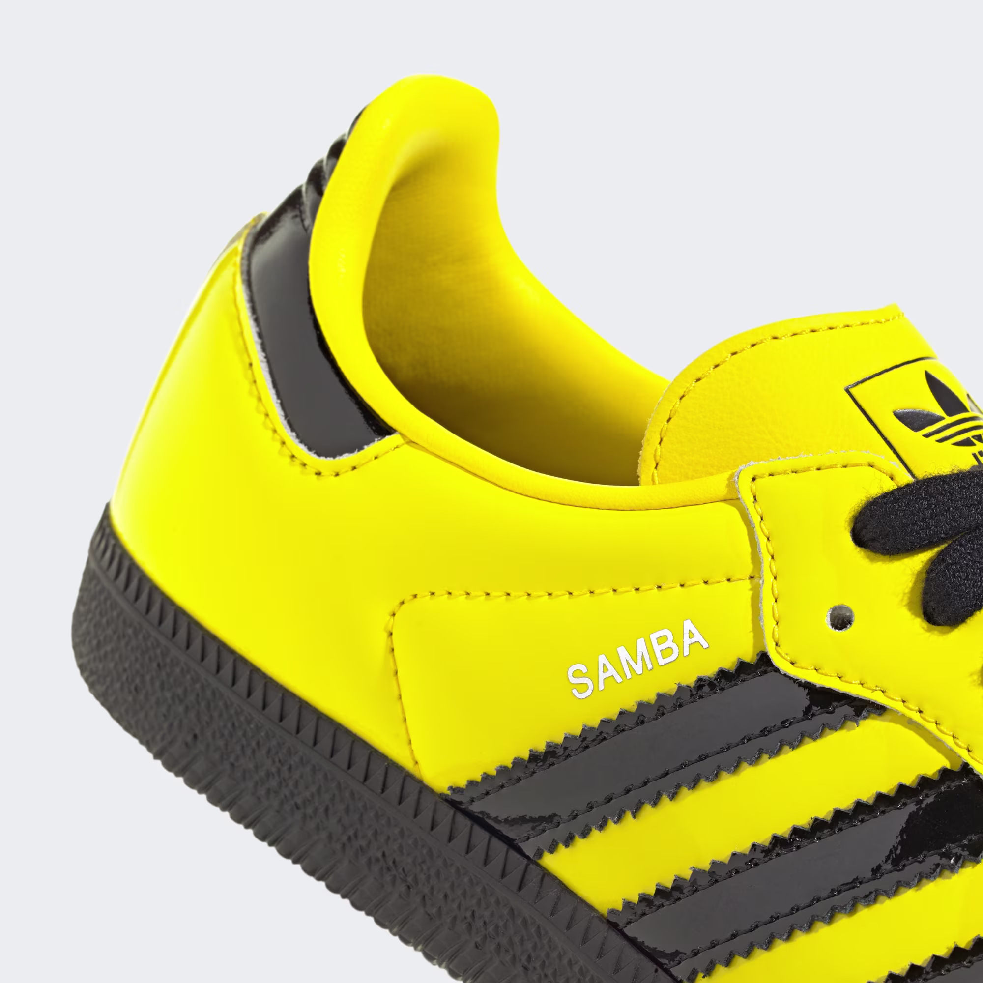 ქალის სპორტული ფეხსაცმელი