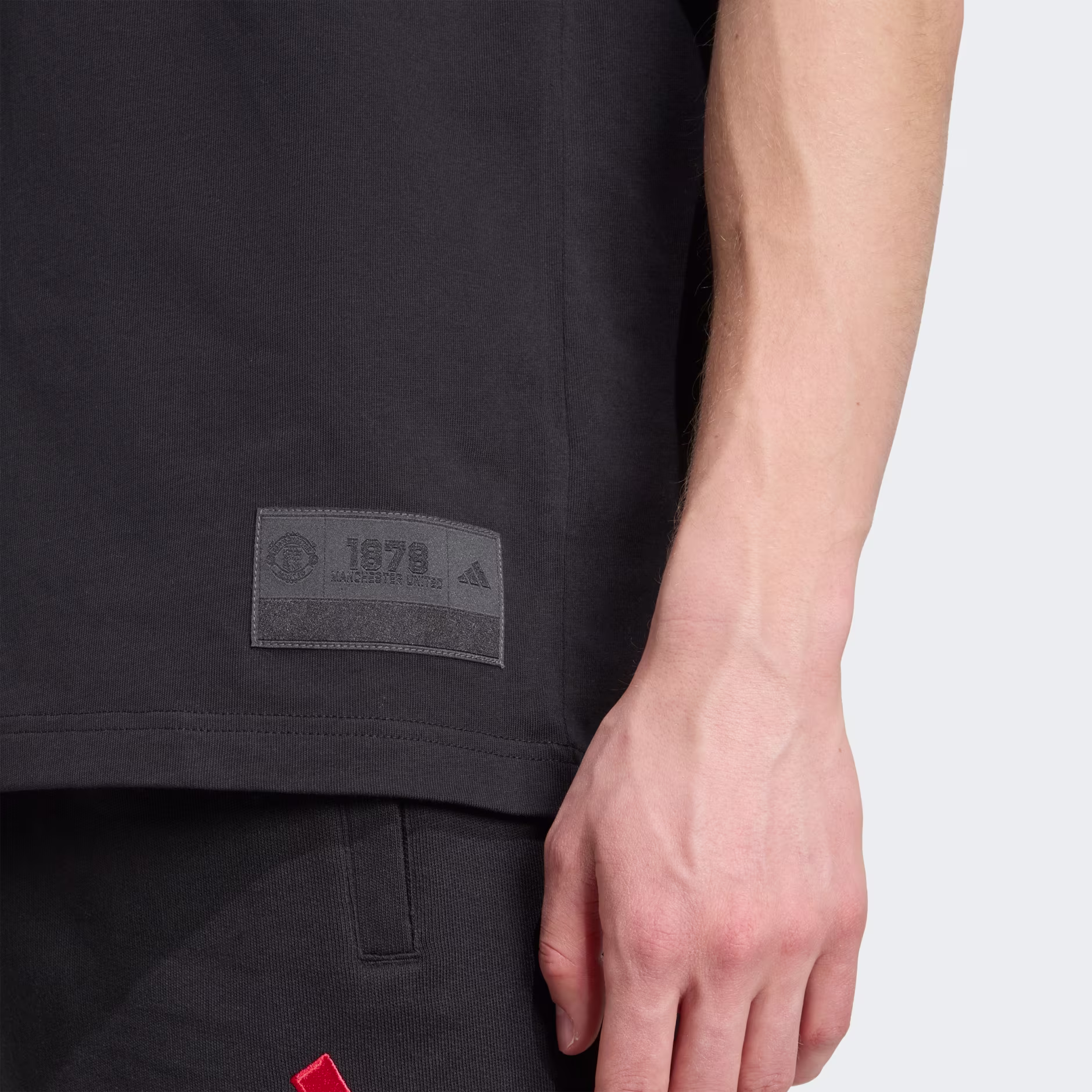 Adidas მამაკაცის მაისური