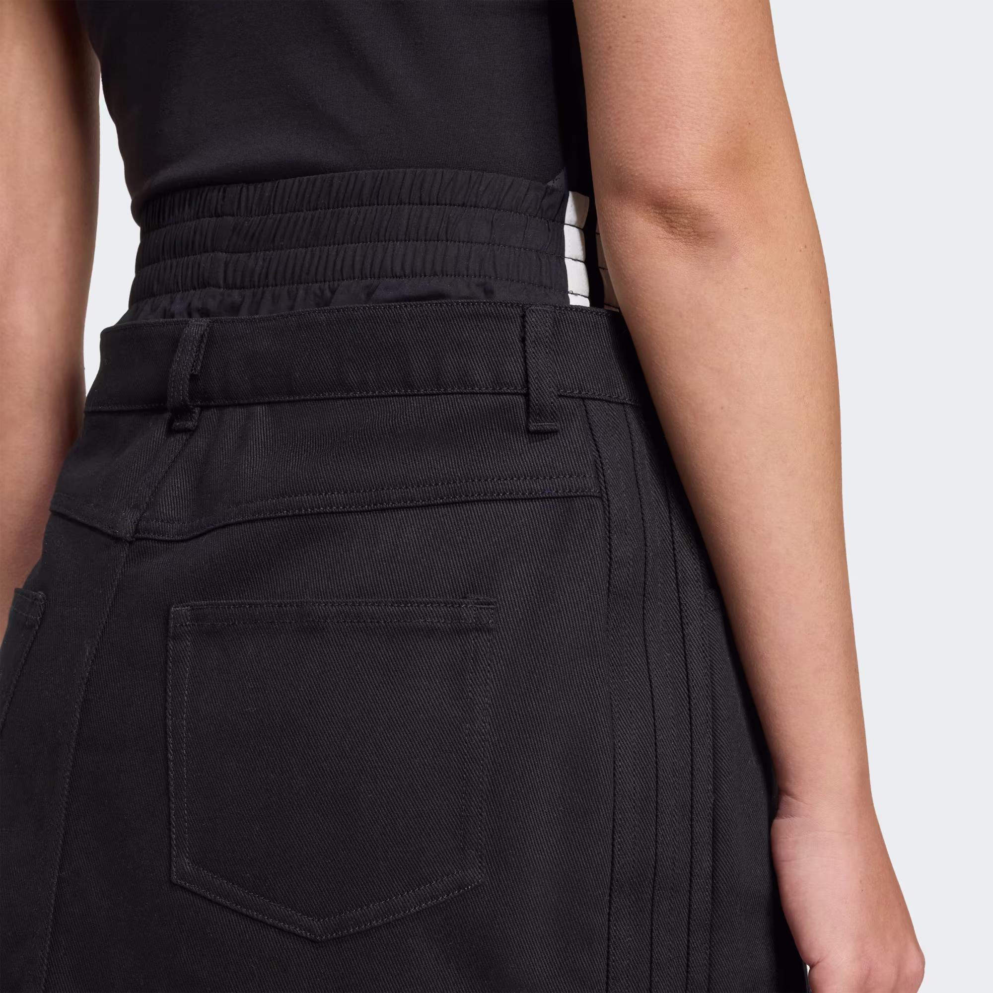 ქალის შორტი