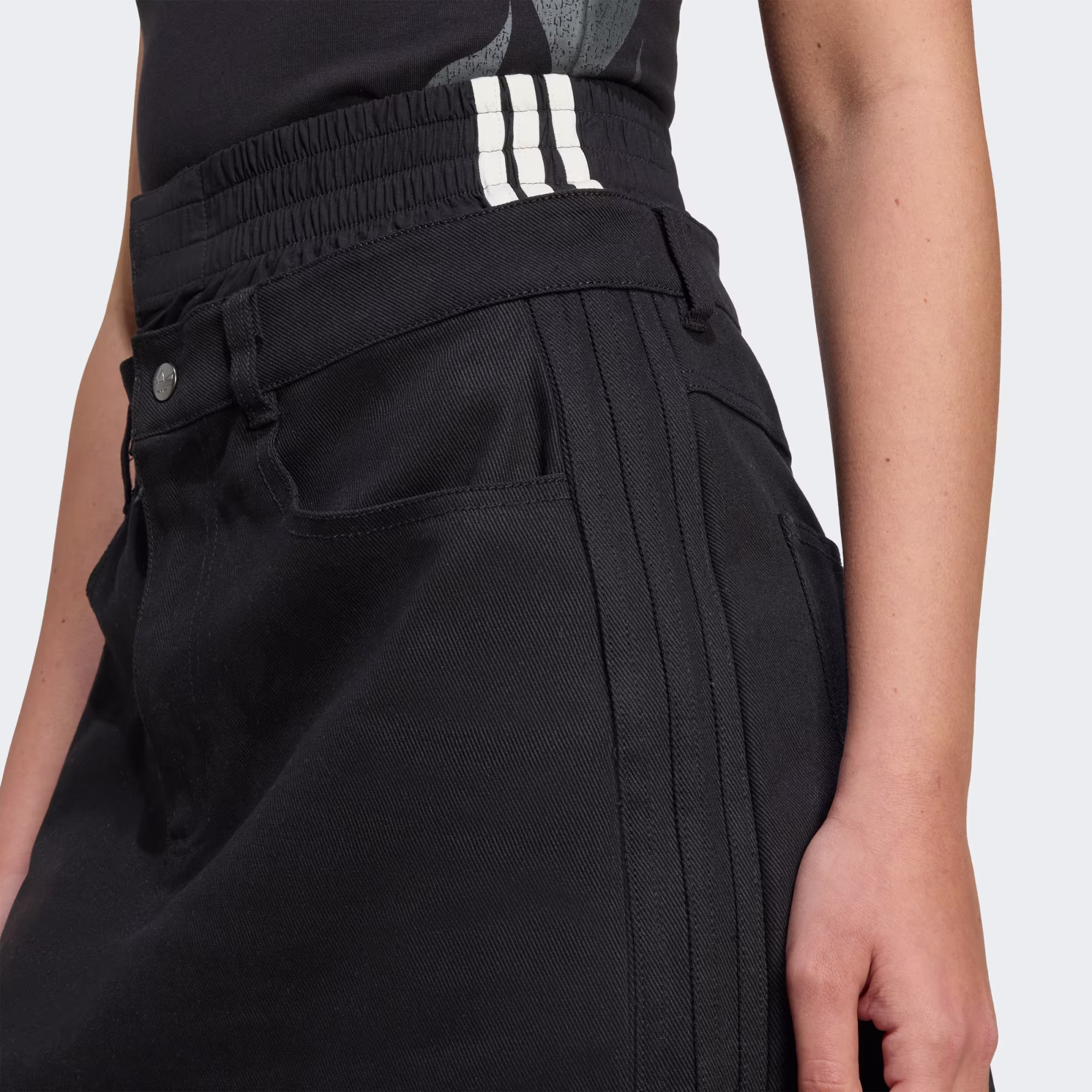 ქალის შორტი