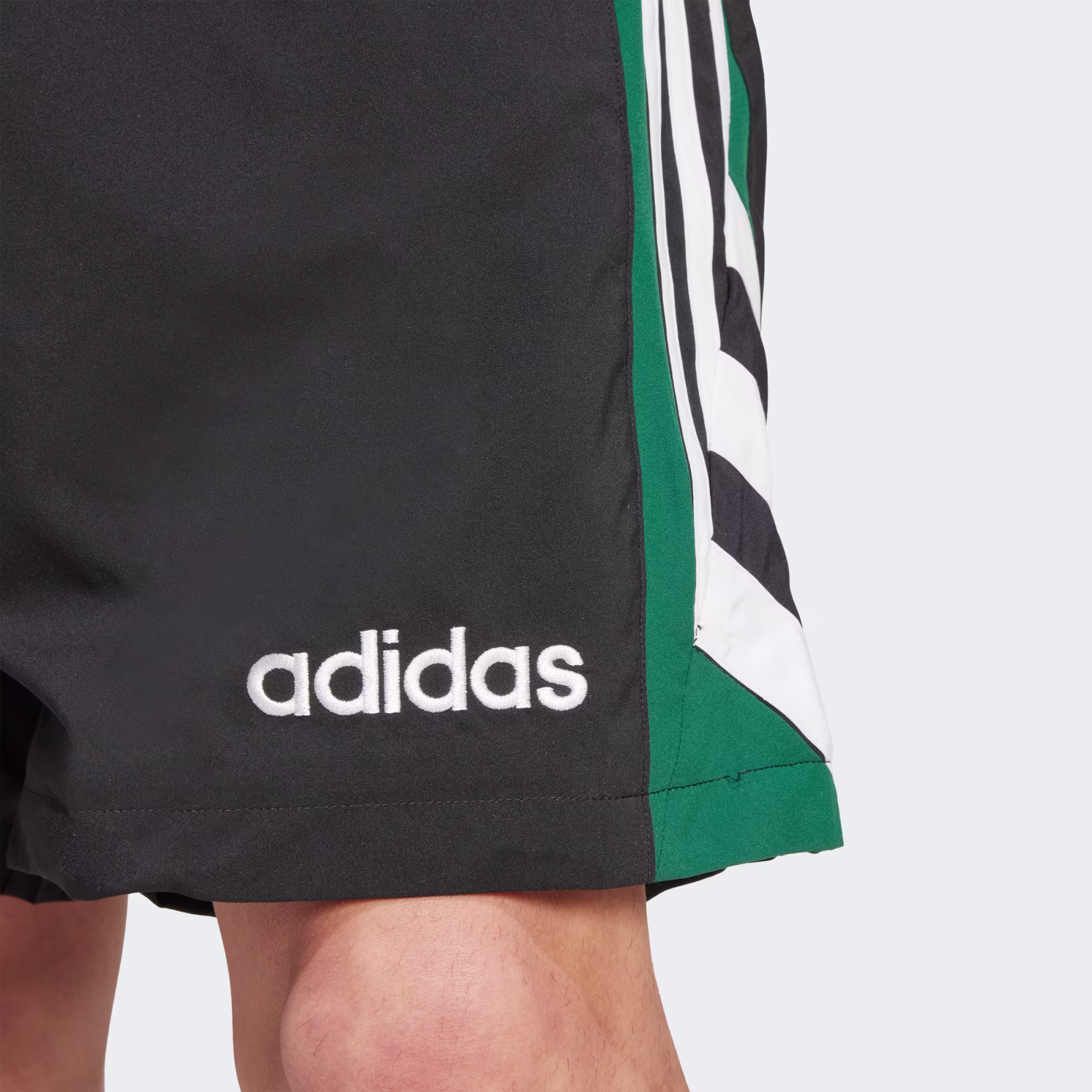 Adidas მამაკაცის შორტი