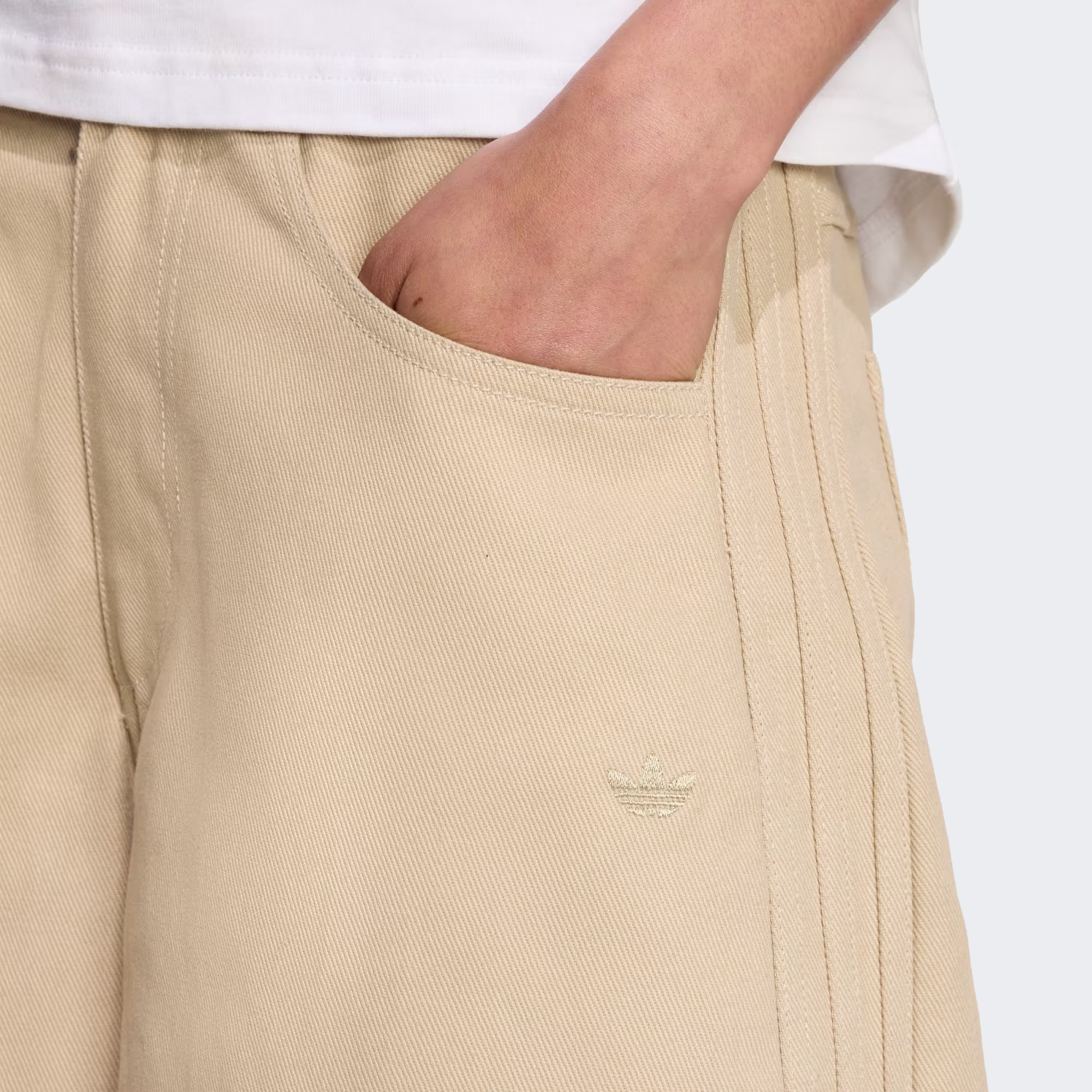 ქალის შორტი