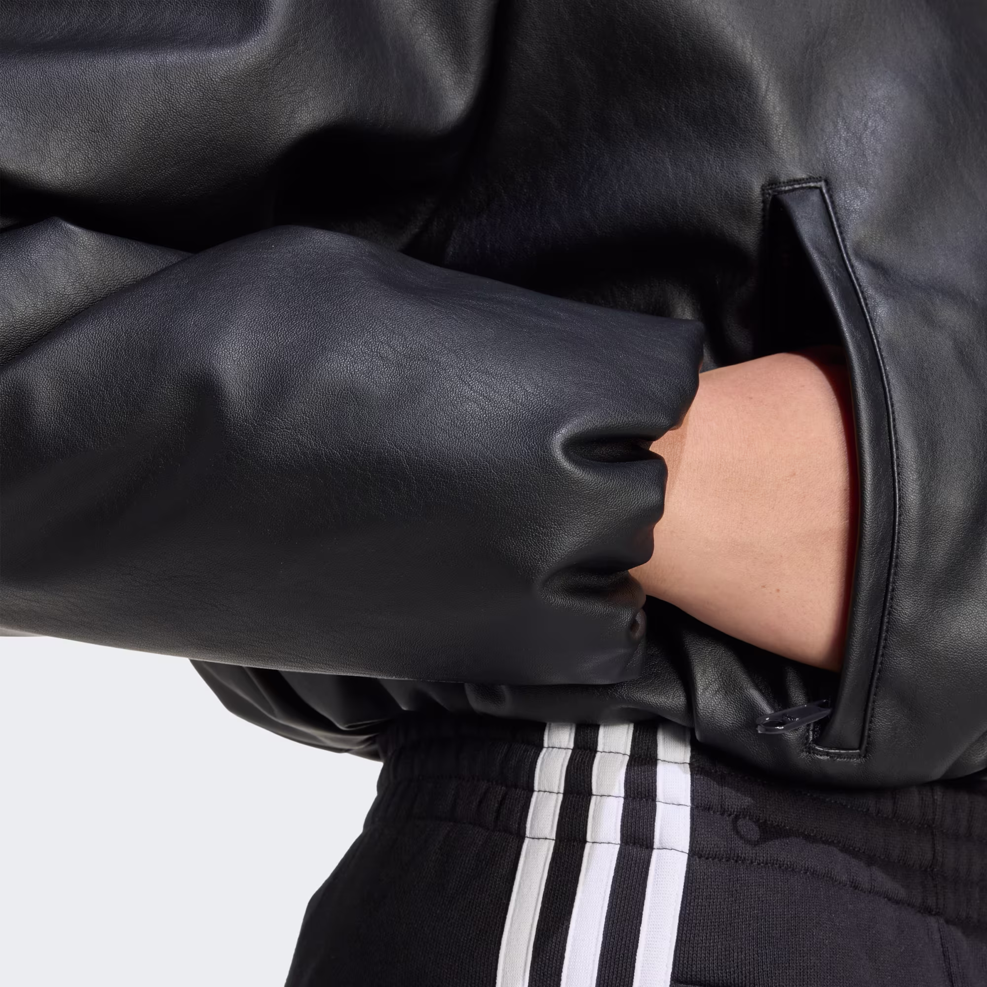 Adidas ქალის  ქურთუკი