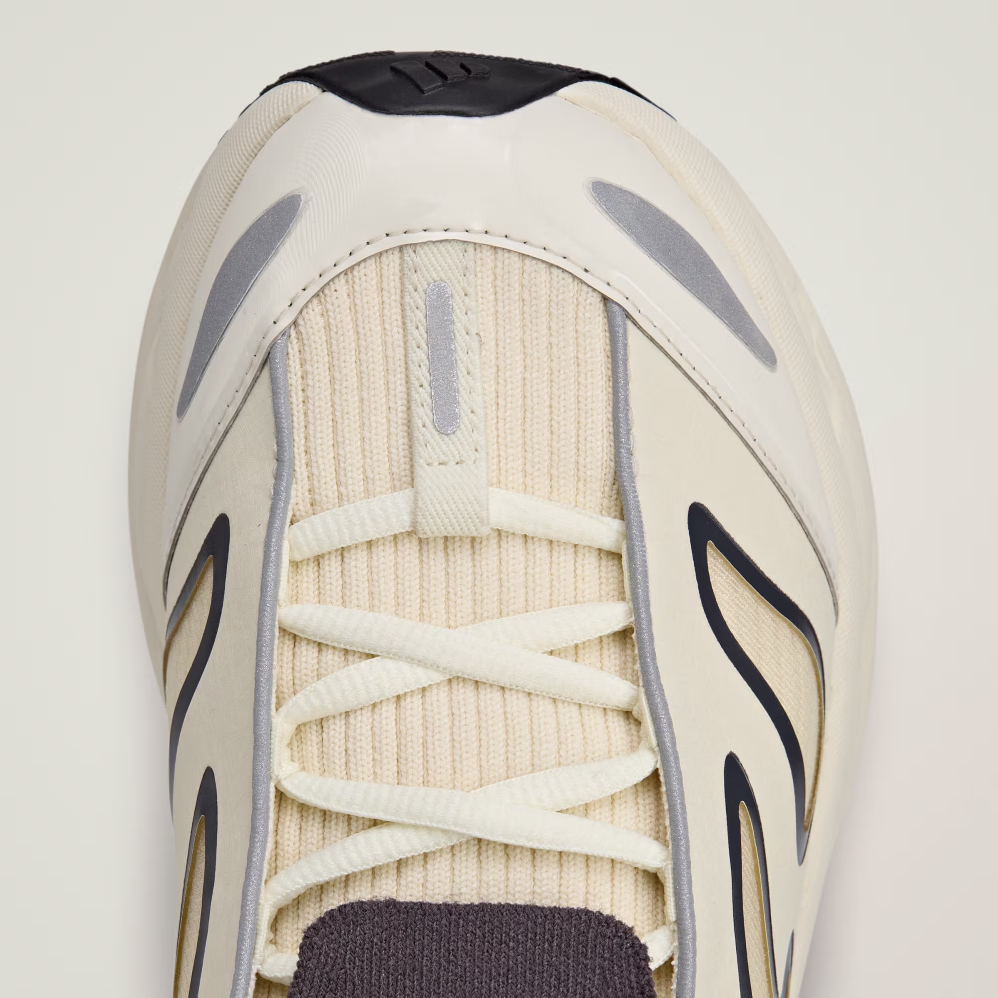 ქალის სპორტული ფეხსაცმელი