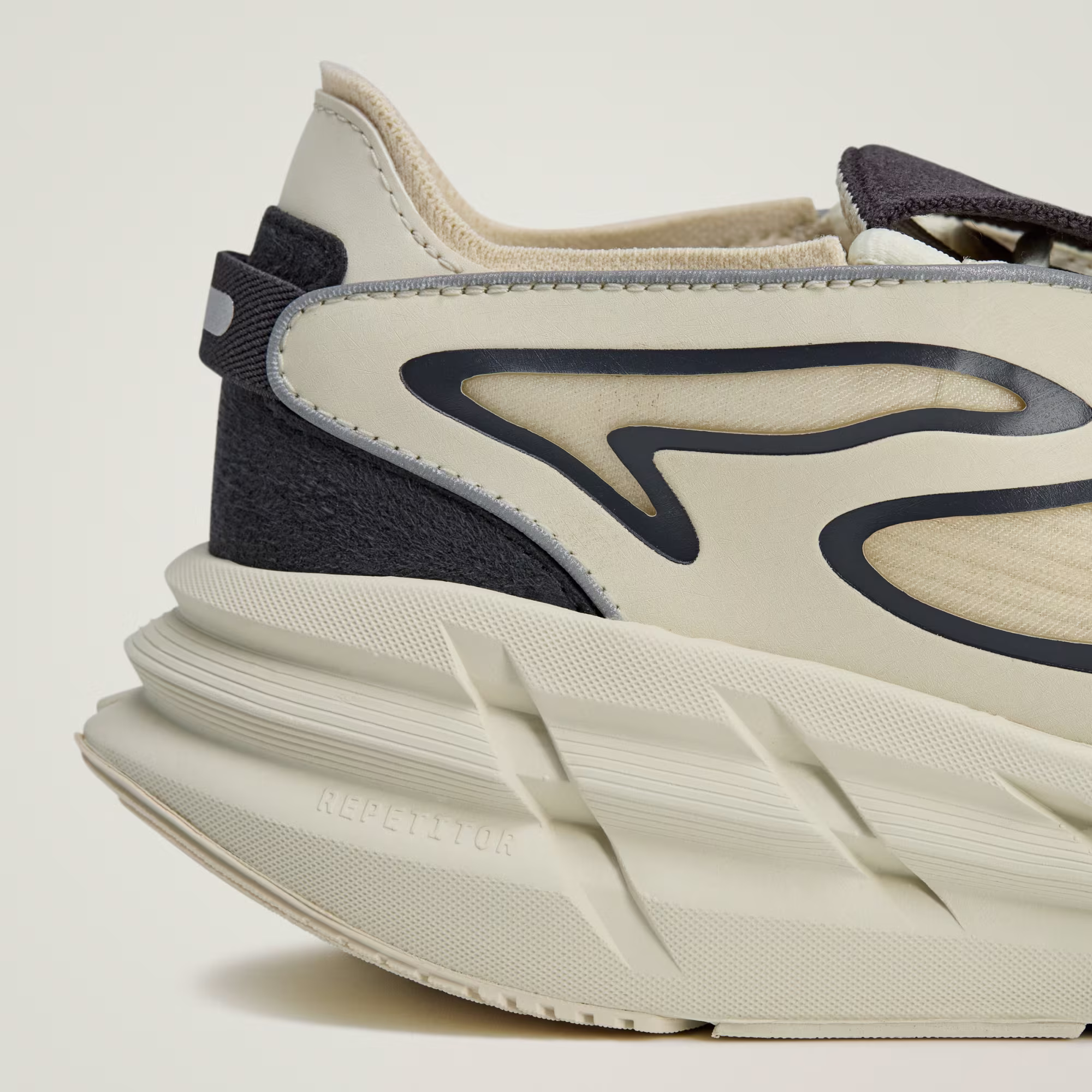 ქალის სპორტული ფეხსაცმელი