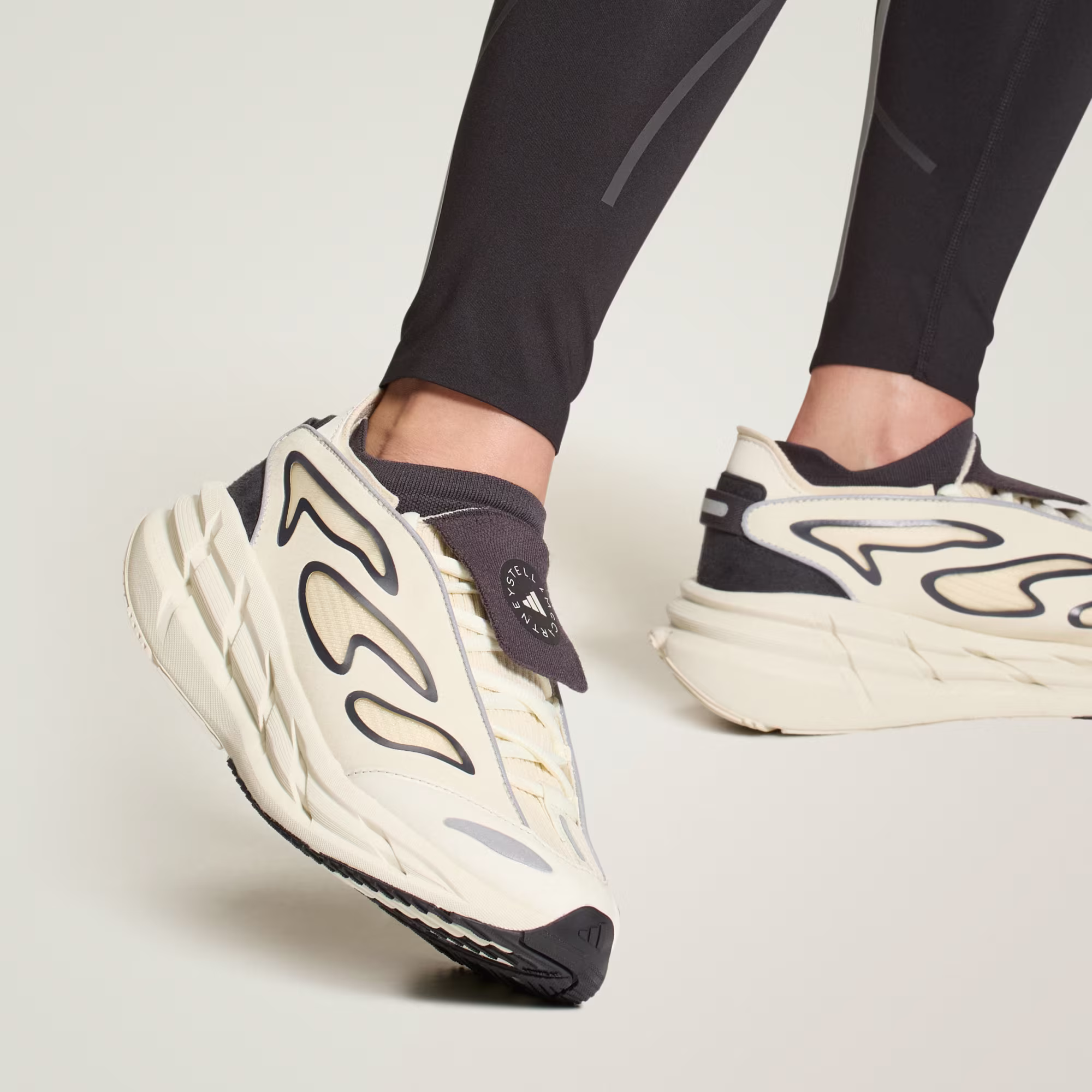 ქალის სპორტული ფეხსაცმელი