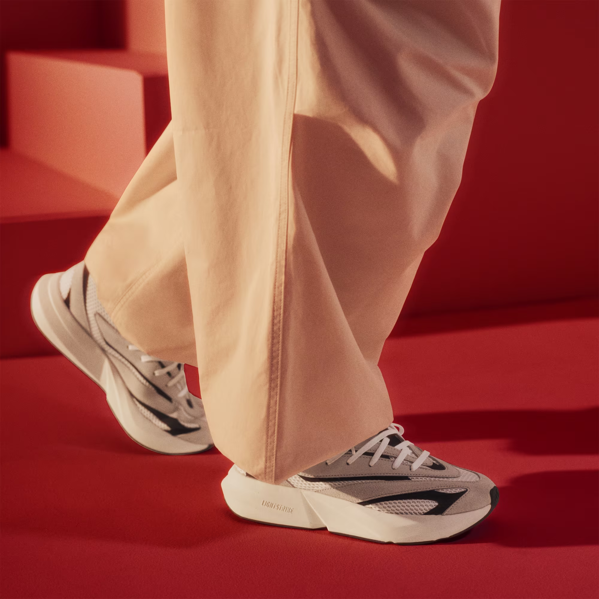 ქალის სპორტული ფეხსაცმელი LIGHTSTRIDE