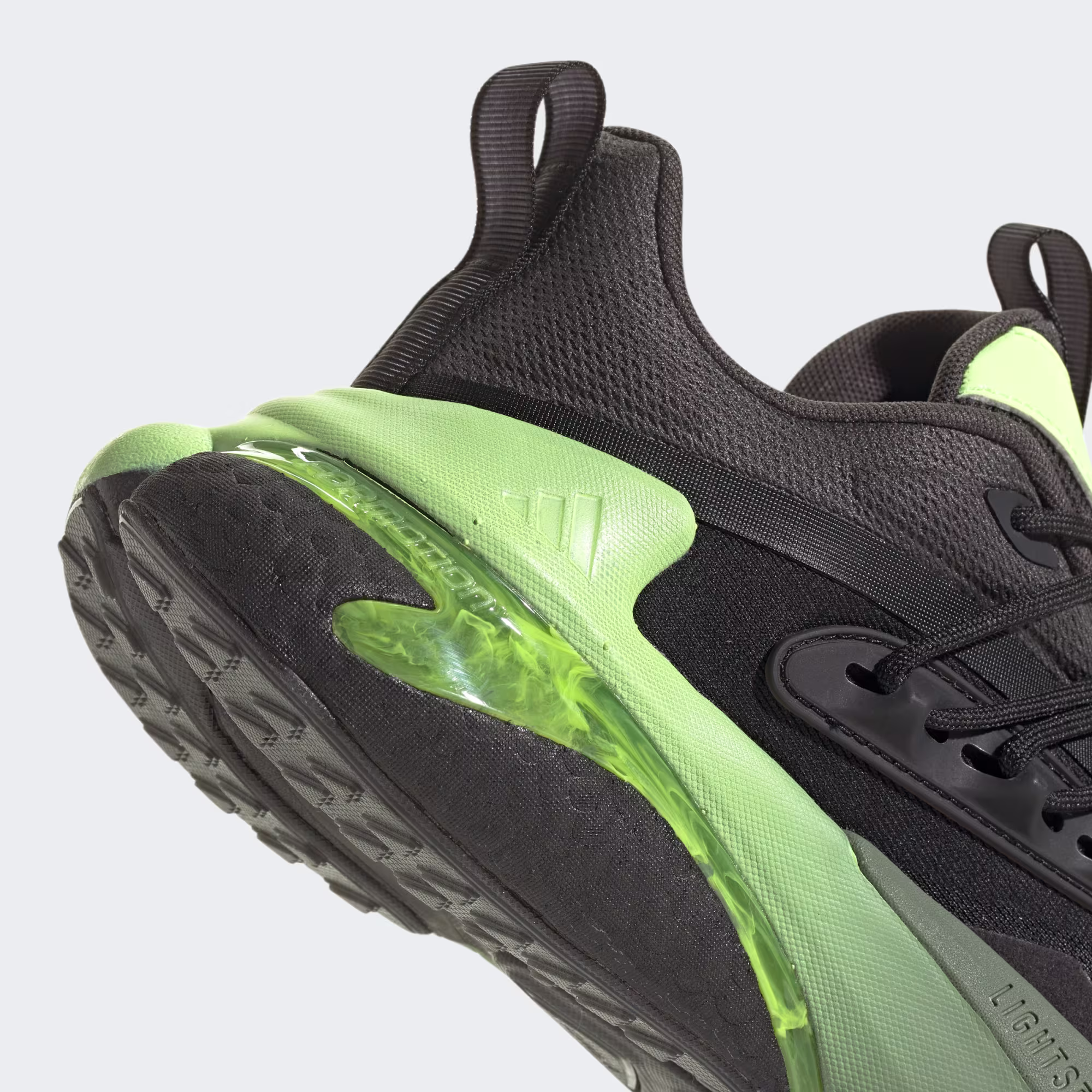Adidas მამაკაცის სპორტული ფეხსაცმელი AlphaBoost V2