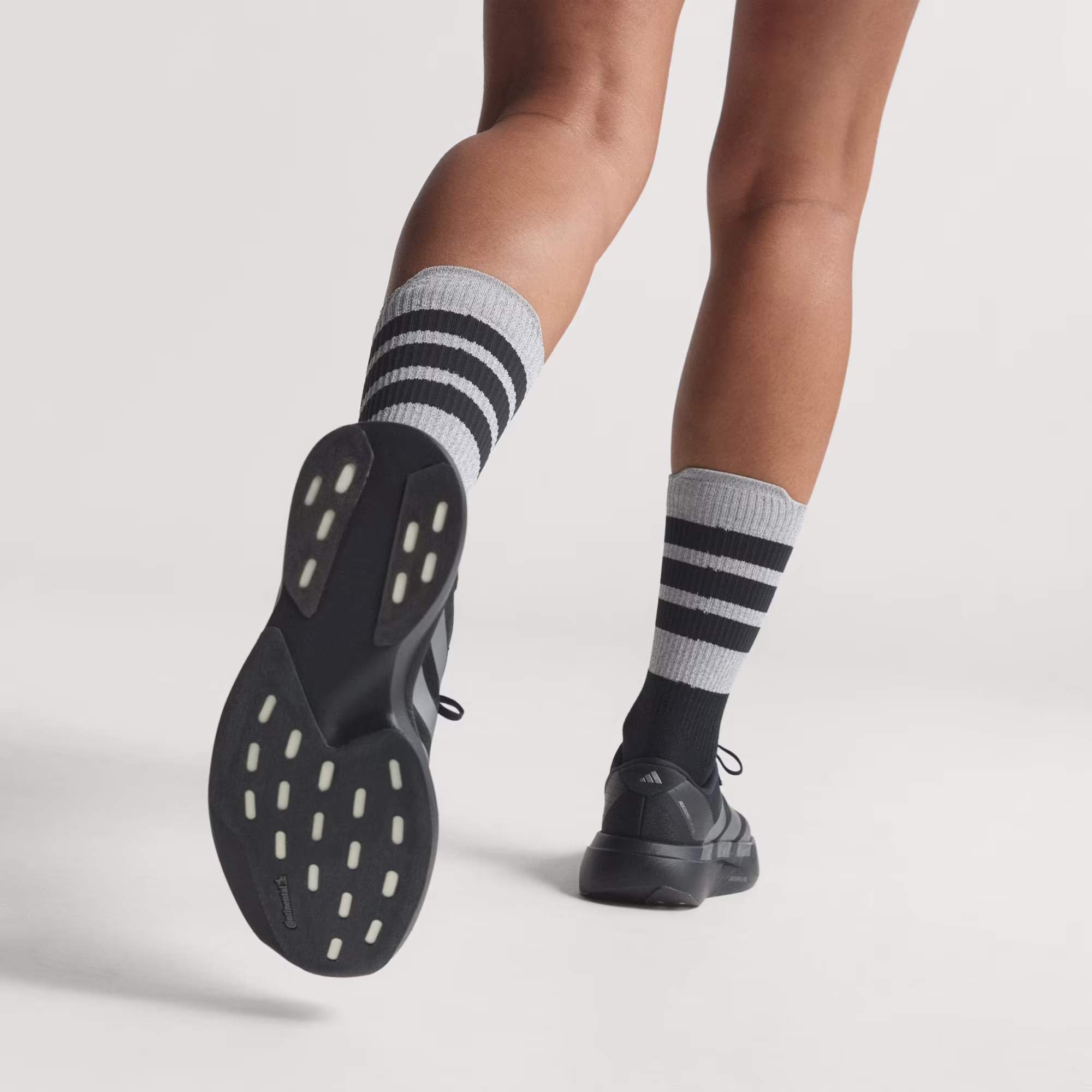 ქალის სპორტული ფეხსაცმელი