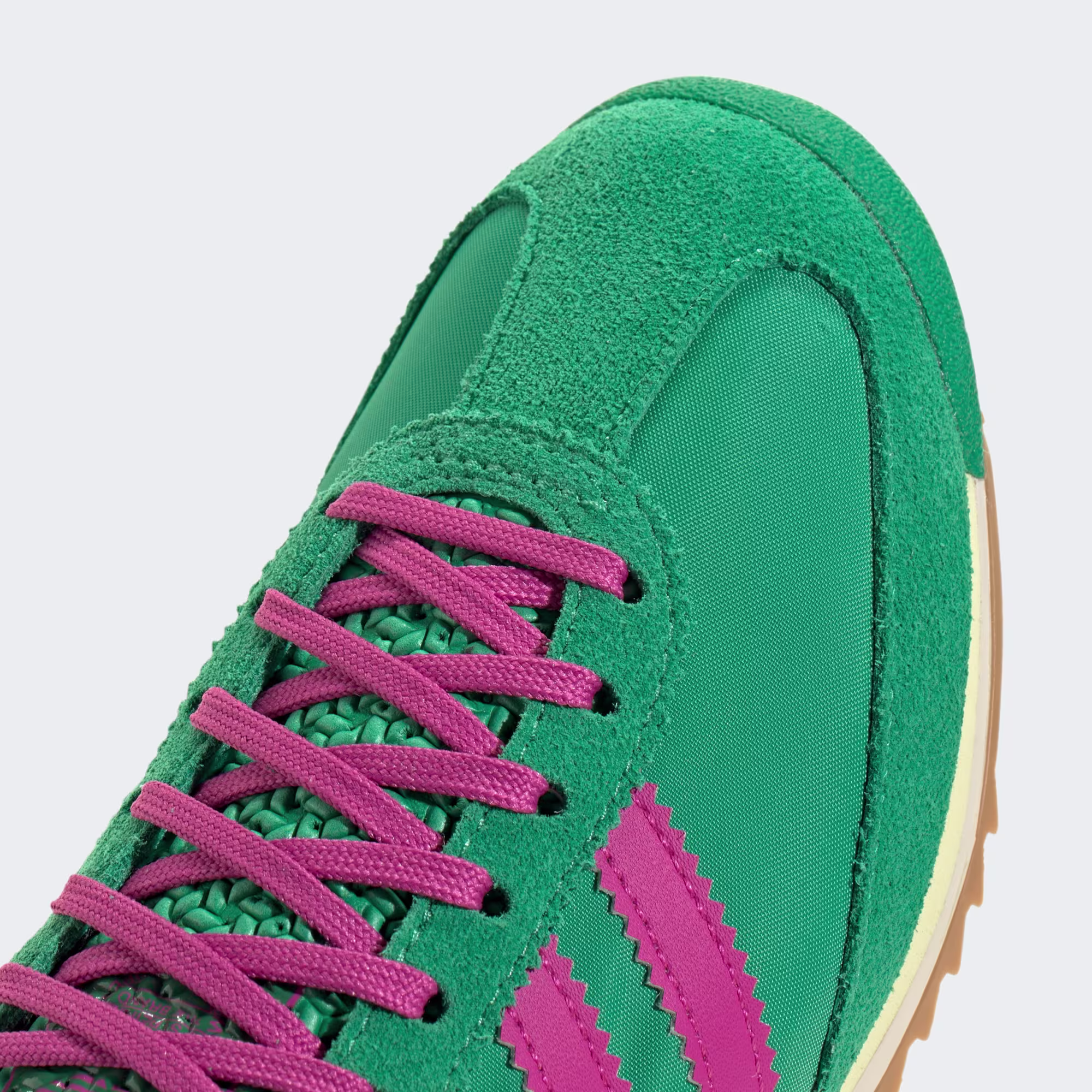 ქალის სპორტული ფეხსაცმელი