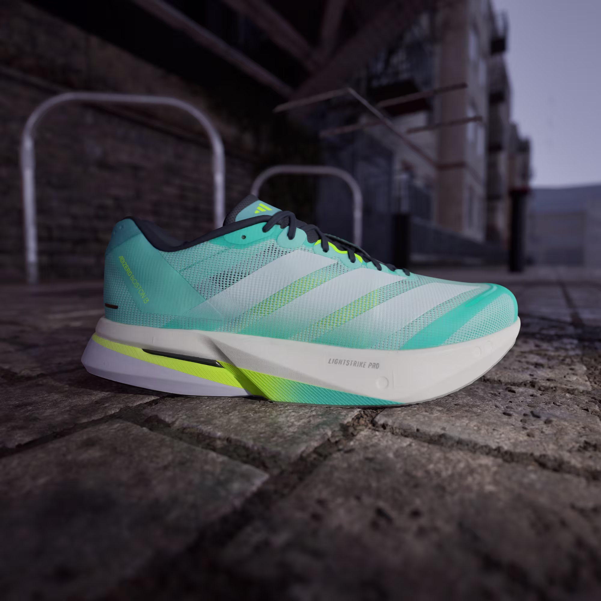 Adidas მამაკაცის სპორტული ფეხსაცმელი