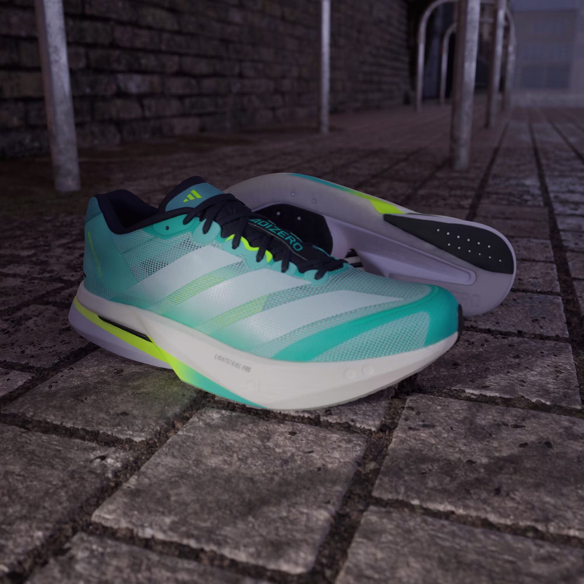 Adidas მამაკაცის სპორტული ფეხსაცმელი
