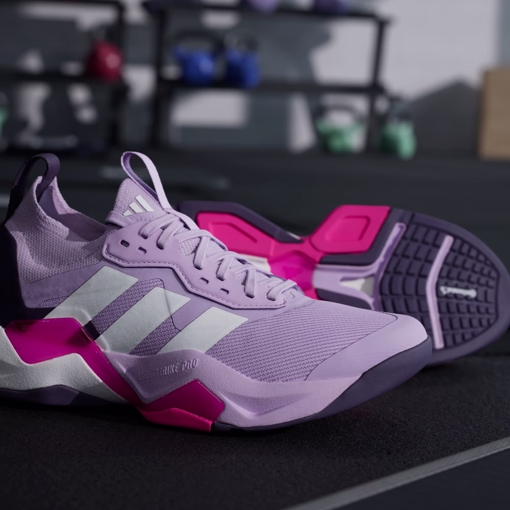 Adidas ქალის სპორტული ფეხსაცმელი