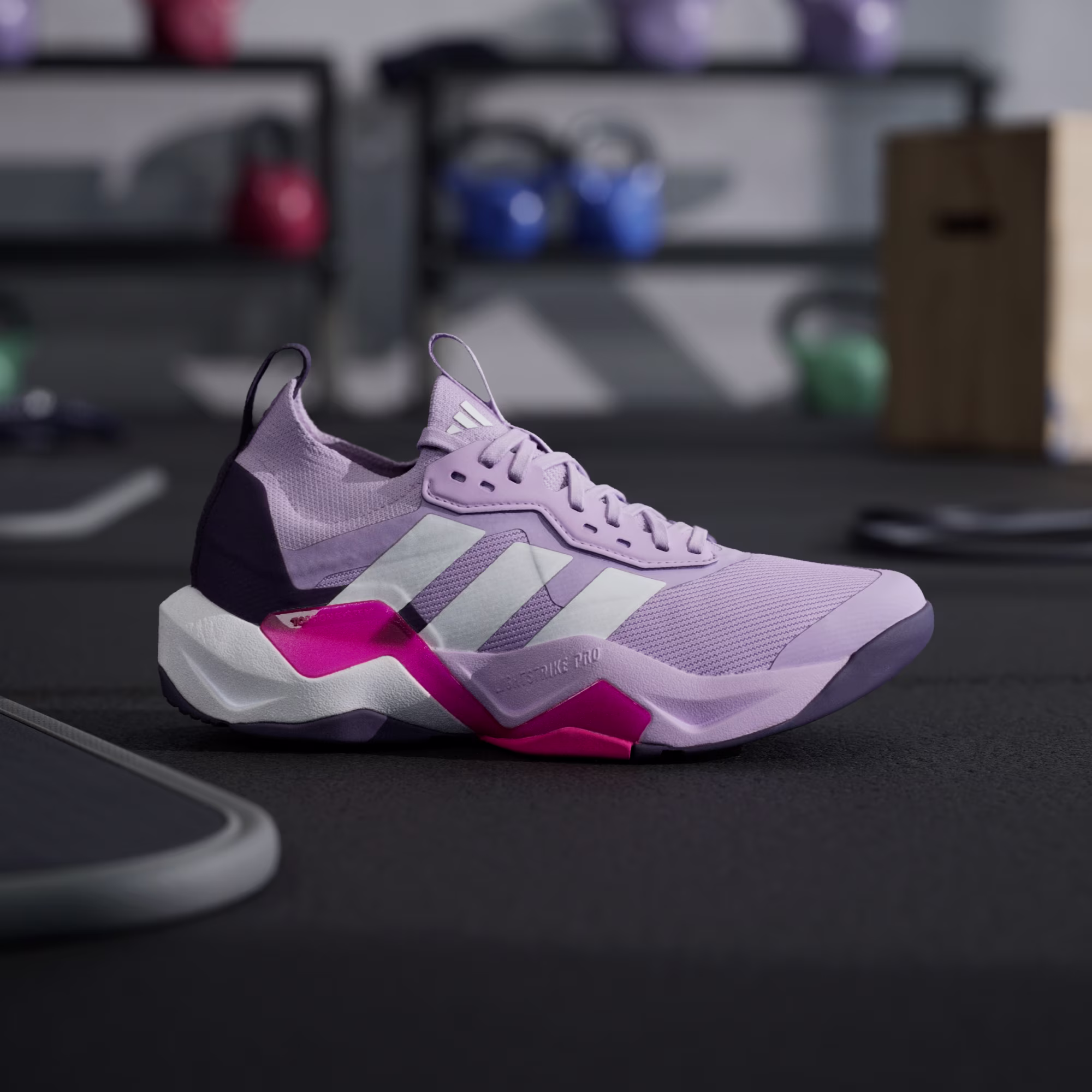 Adidas ქალის სპორტული ფეხსაცმელი