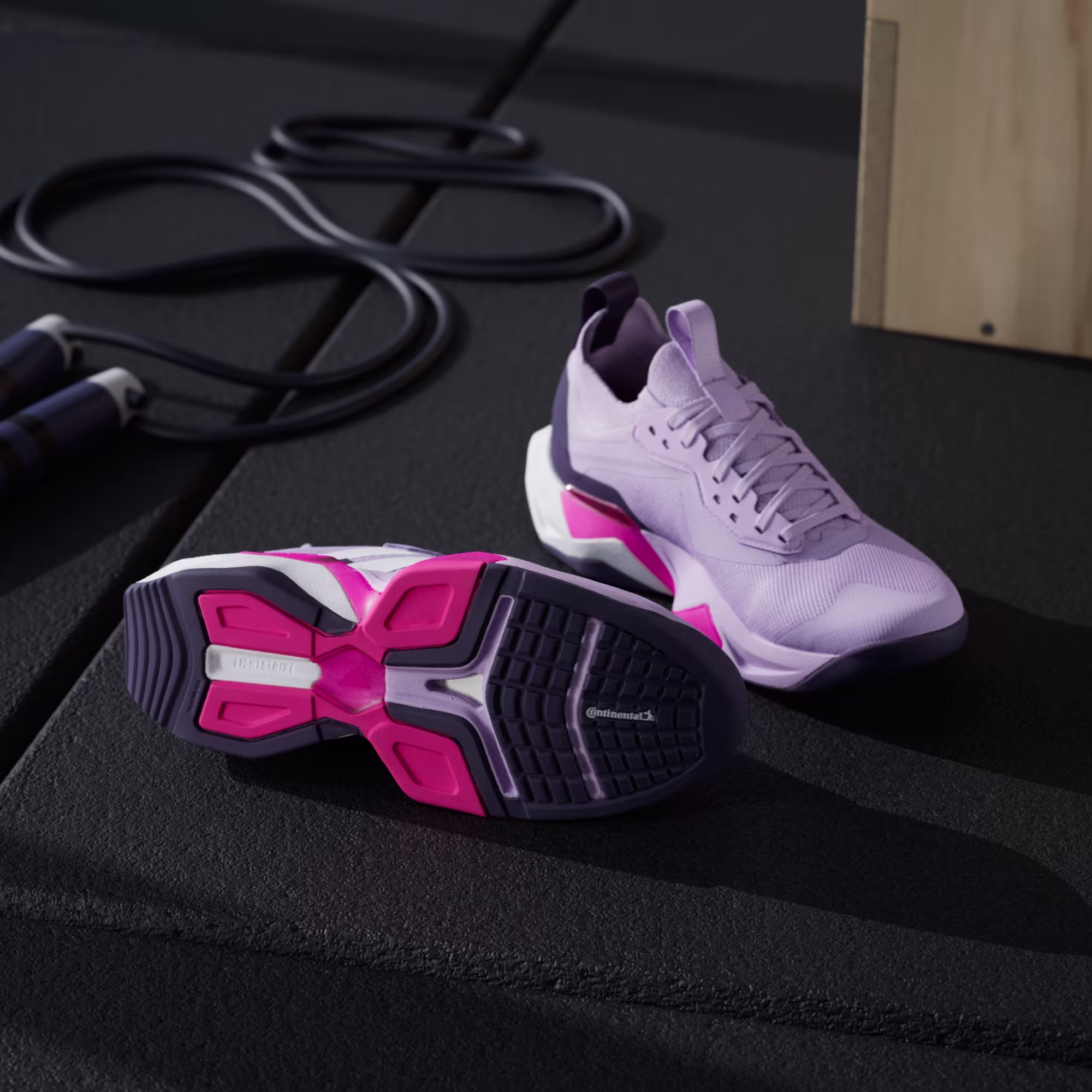 Adidas ქალის სპორტული ფეხსაცმელი