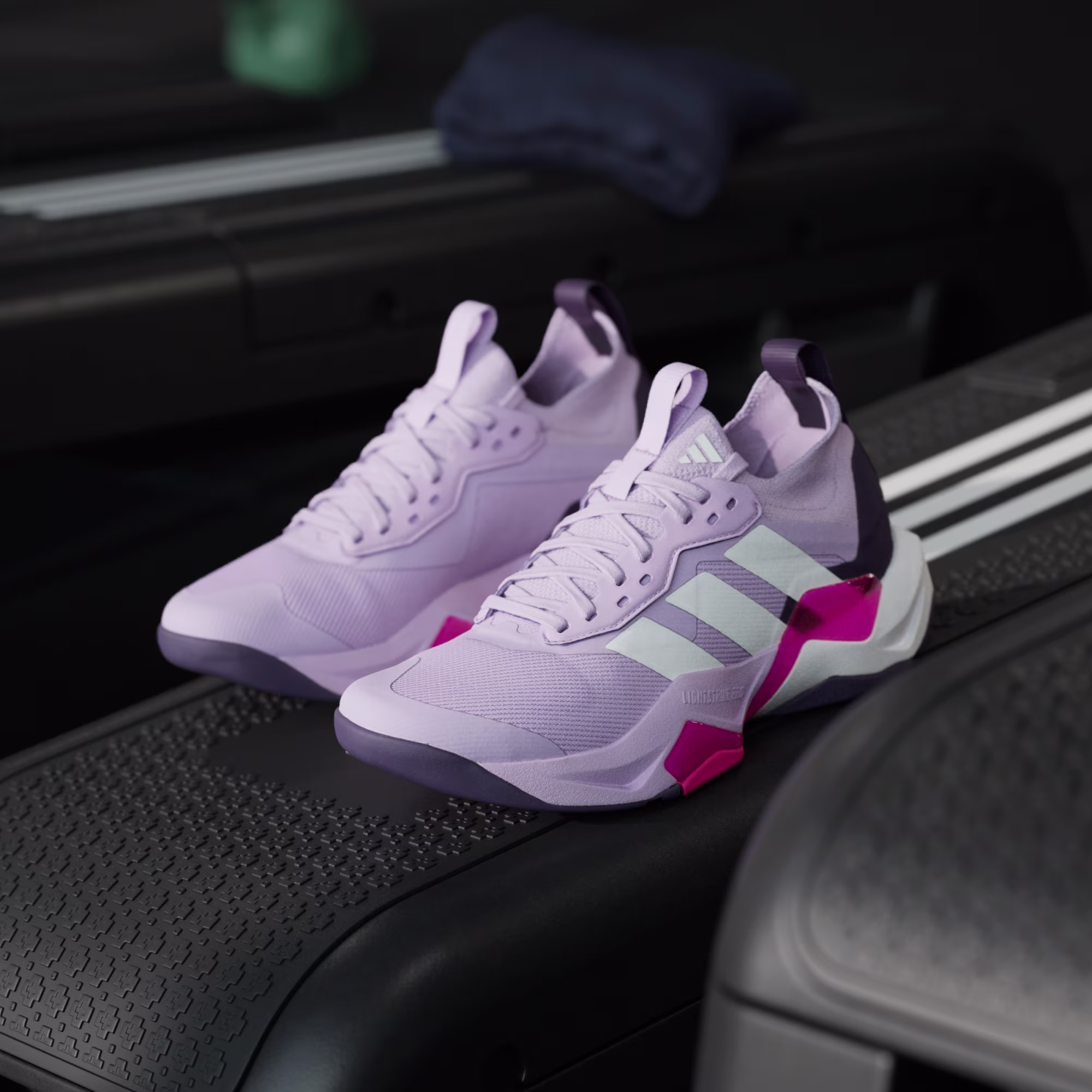 Adidas ქალის სპორტული ფეხსაცმელი