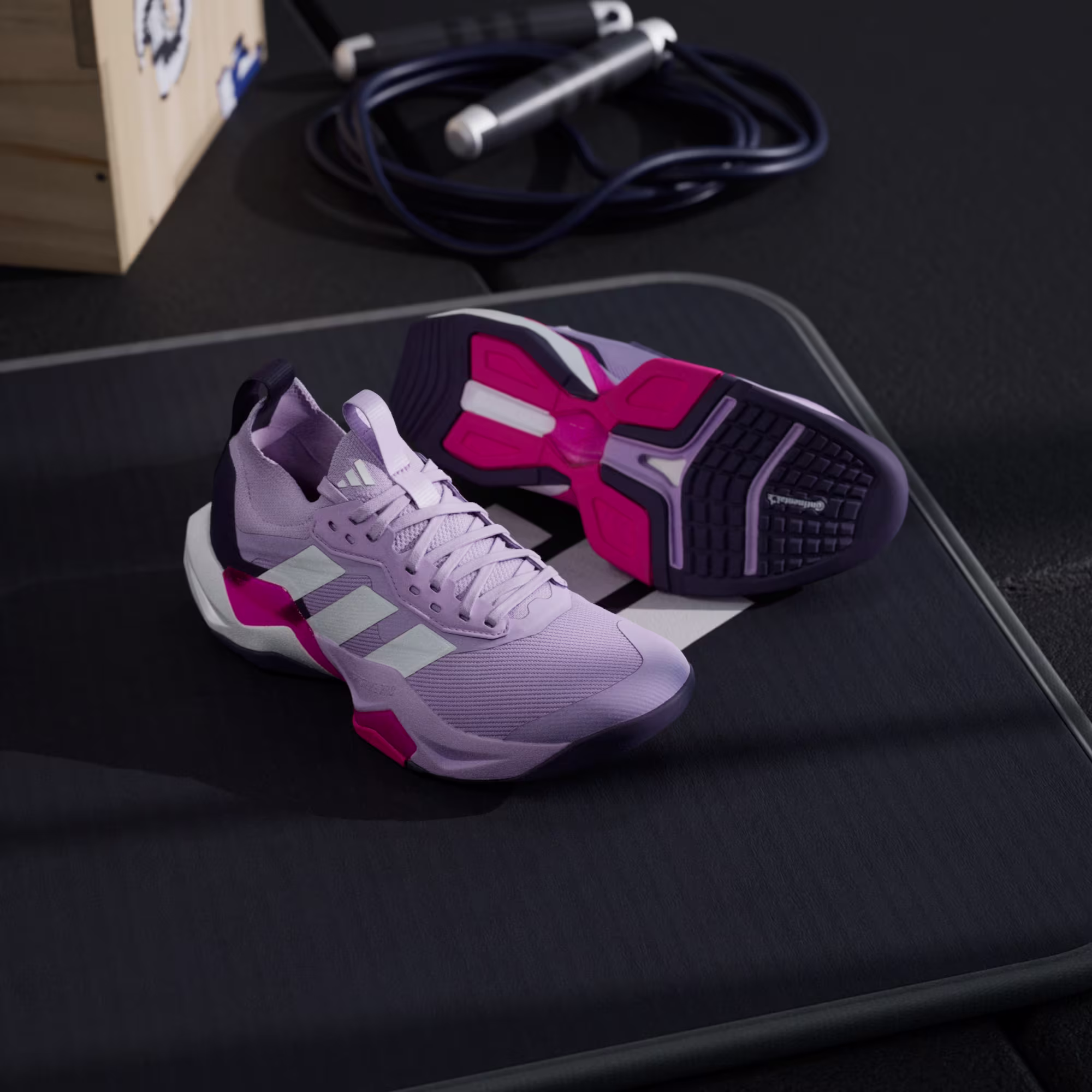 Adidas ქალის სპორტული ფეხსაცმელი