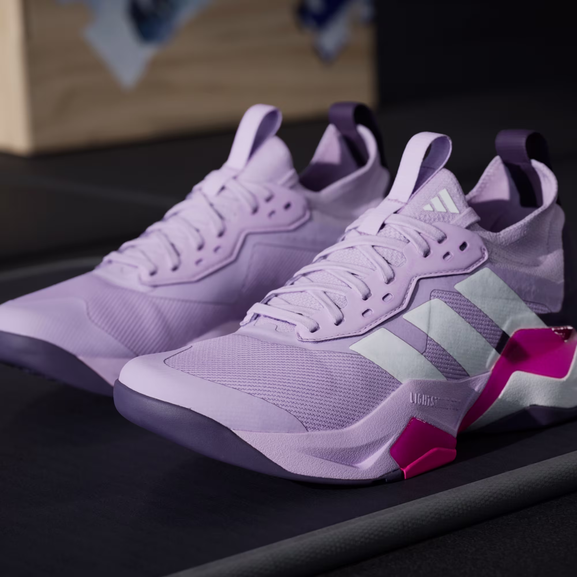 Adidas ქალის სპორტული ფეხსაცმელი