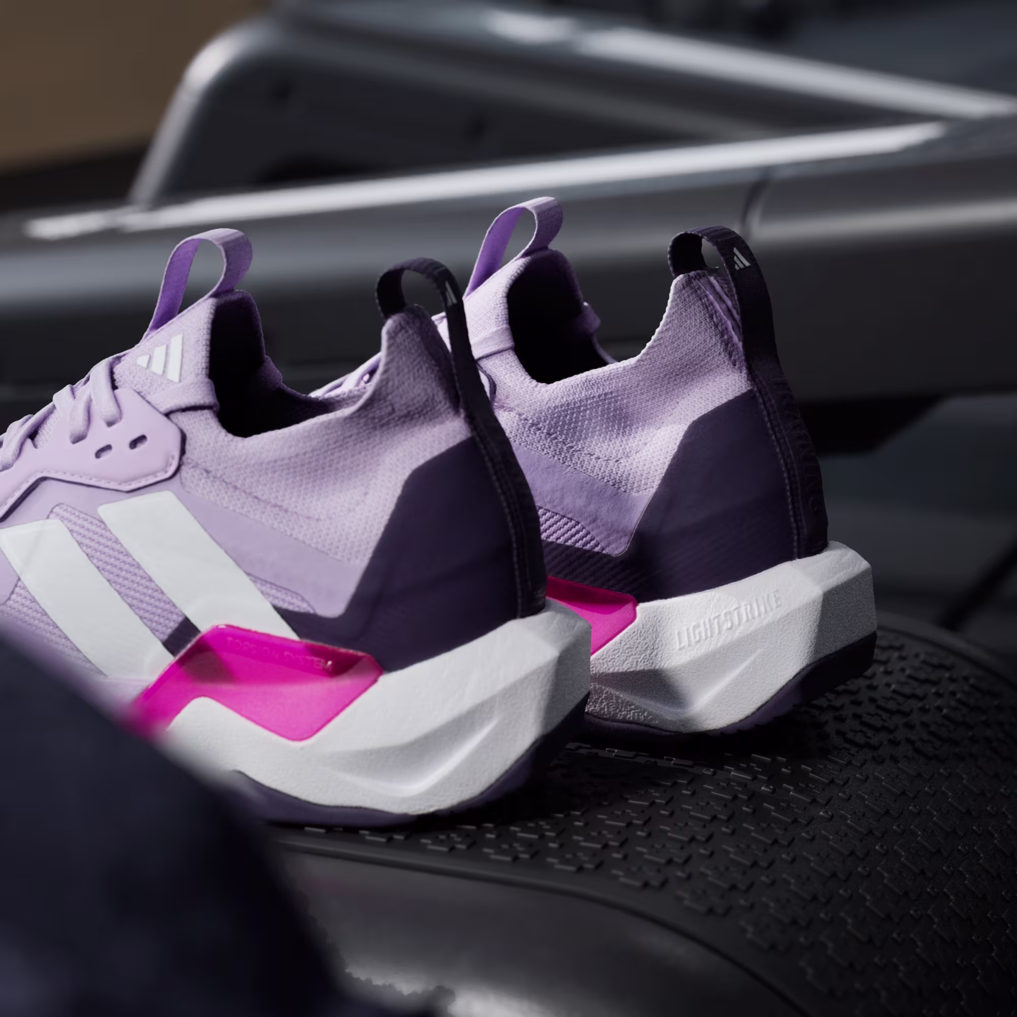 Adidas ქალის სპორტული ფეხსაცმელი
