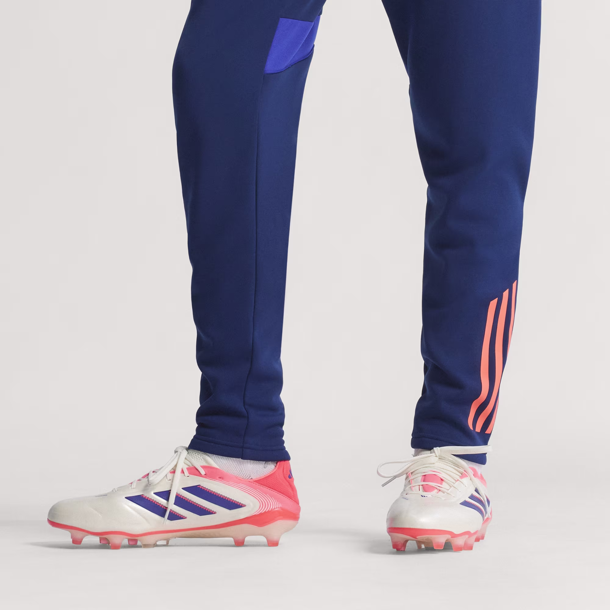 Adidas მამაკაცის სპორტული ფეხსაცმელი