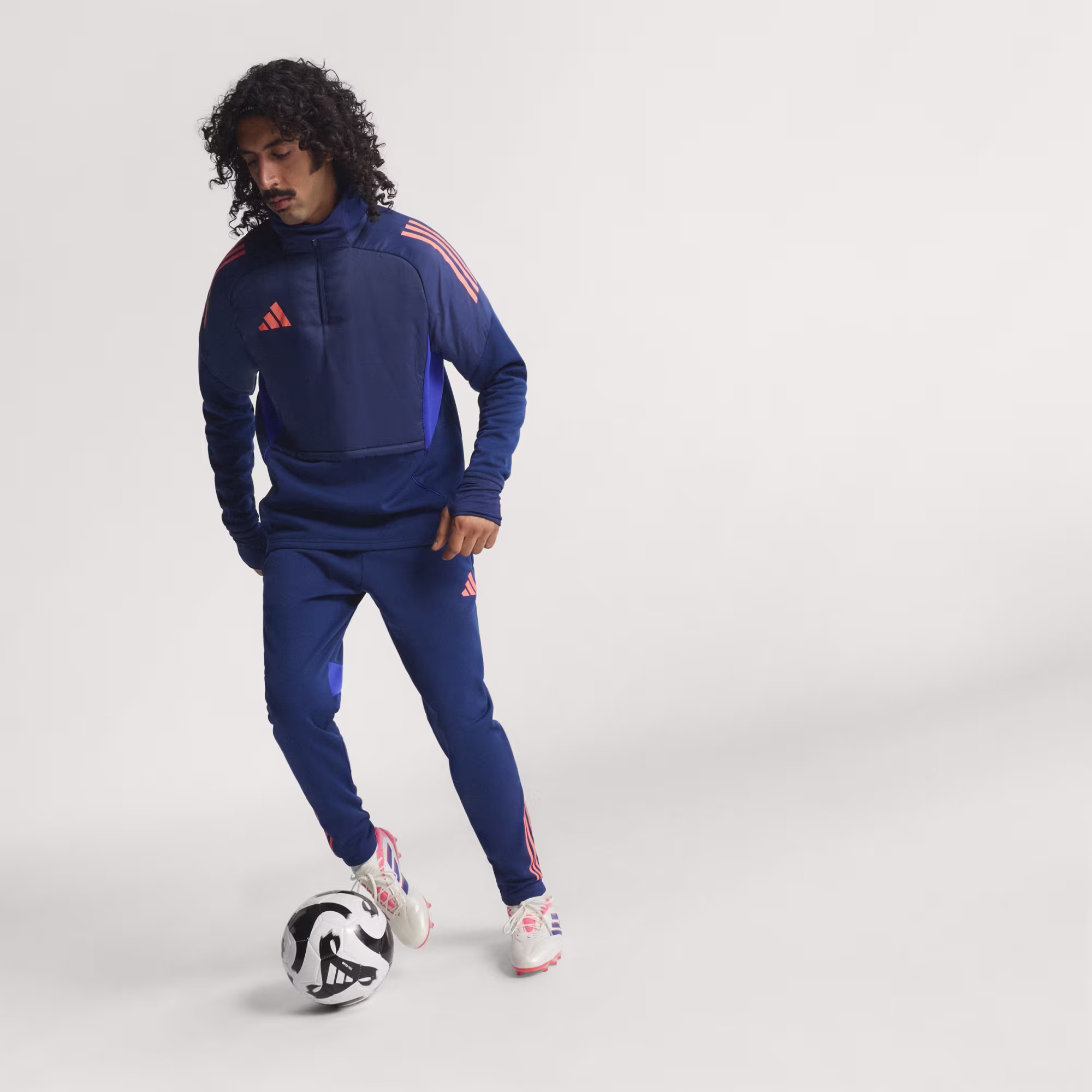 Adidas მამაკაცის სპორტული ფეხსაცმელი