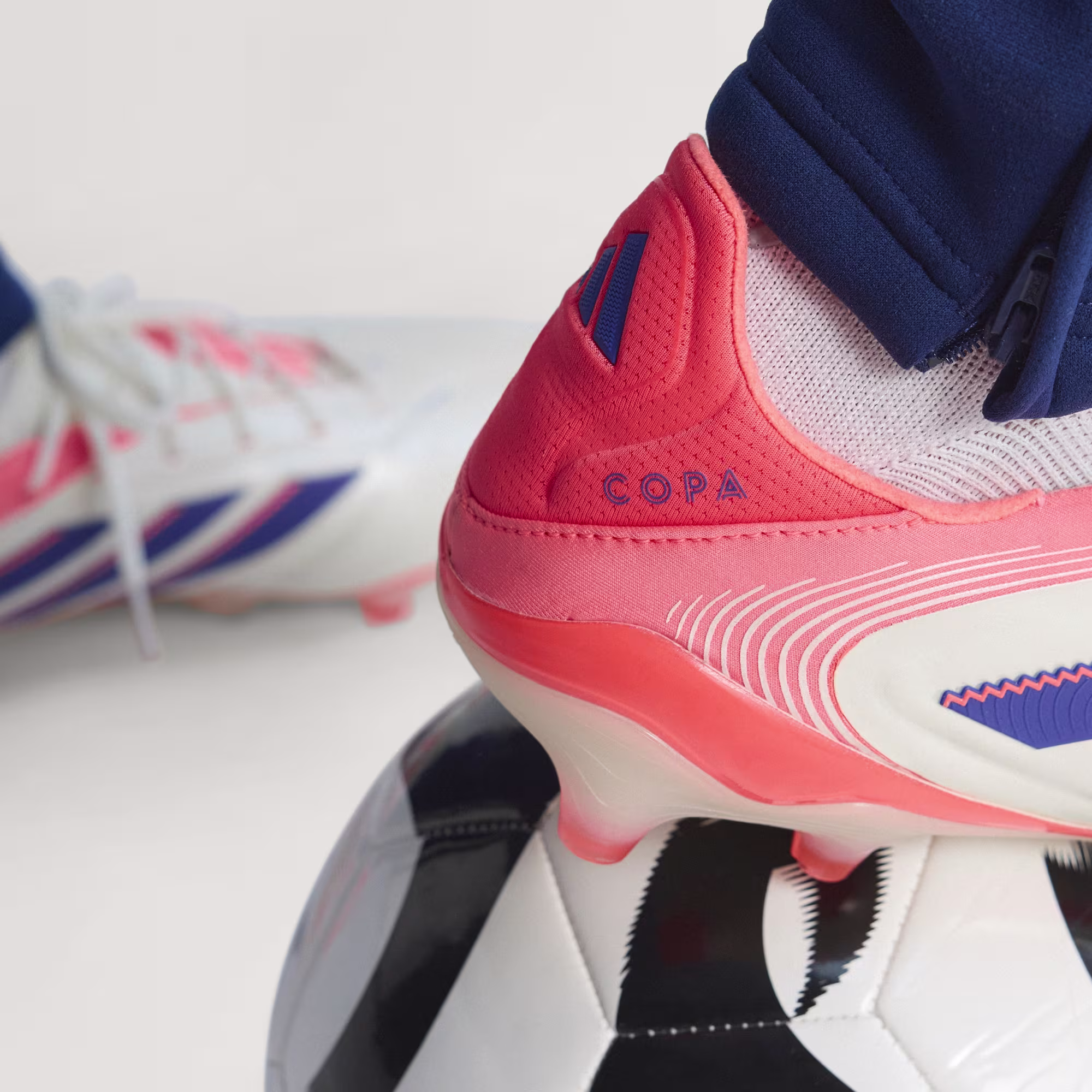 Adidas მამაკაცის სპორტული ფეხსაცმელი