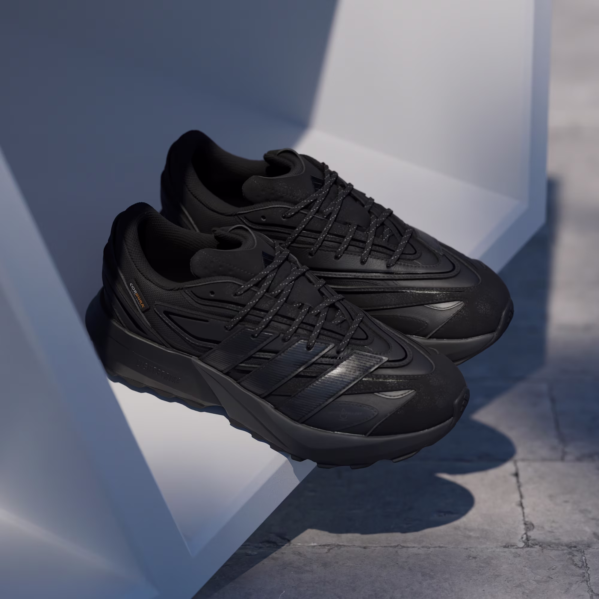 Adidas მამაკაცის სპორტული ფეხსაცმელი
