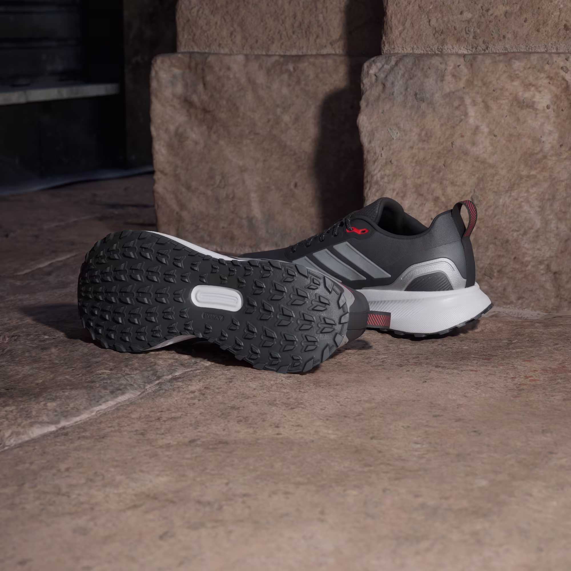 Adidas მამაკაცის სპორტული ფეხსაცმელი