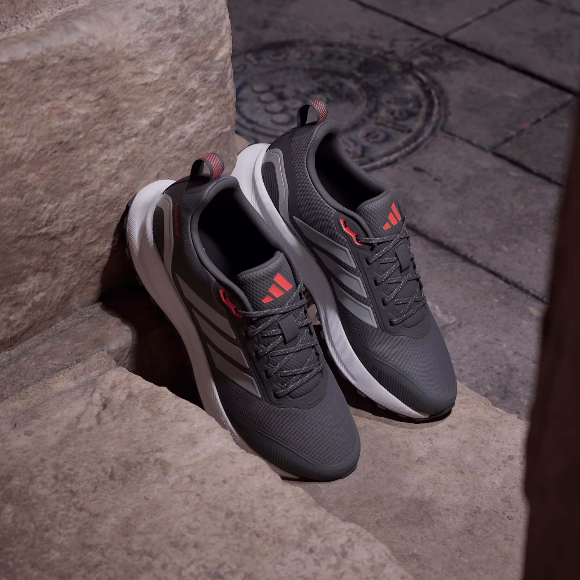 Adidas მამაკაცის სპორტული ფეხსაცმელი