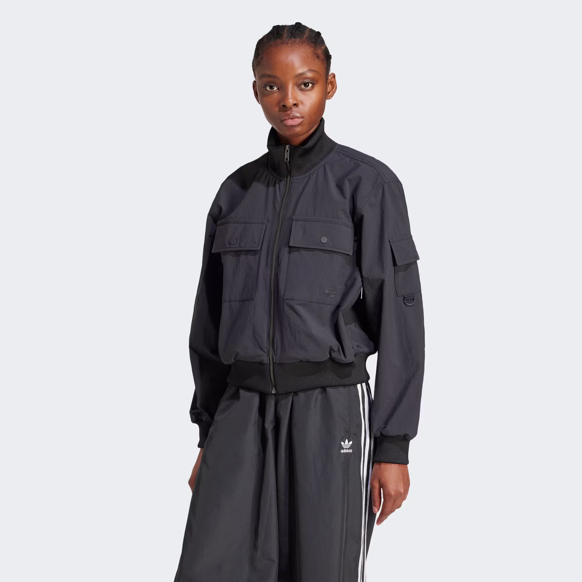 Adidas ქალის  ქურთუკი P ESS JKT WOVEN