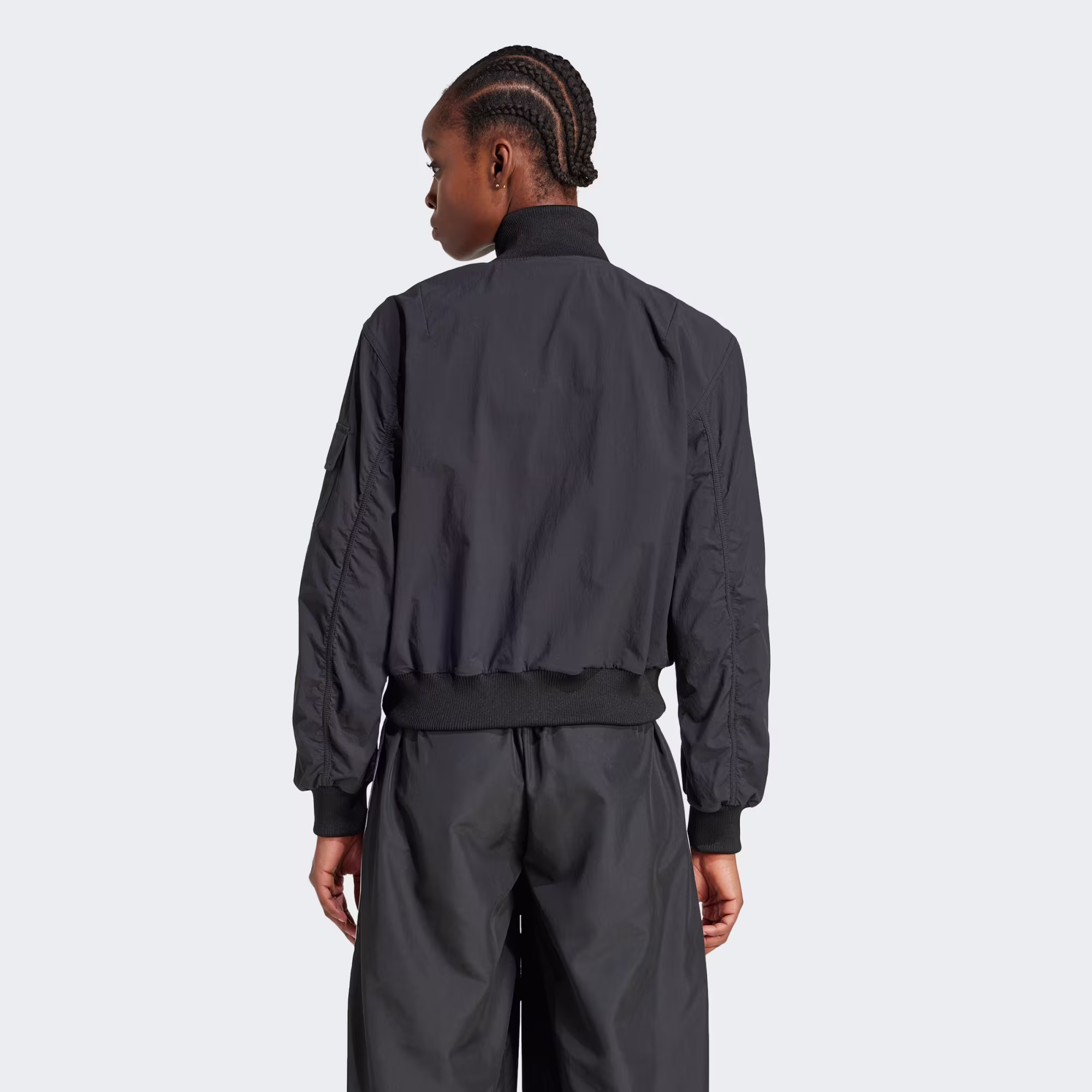 Adidas ქალის  ქურთუკი P ESS JKT WOVEN