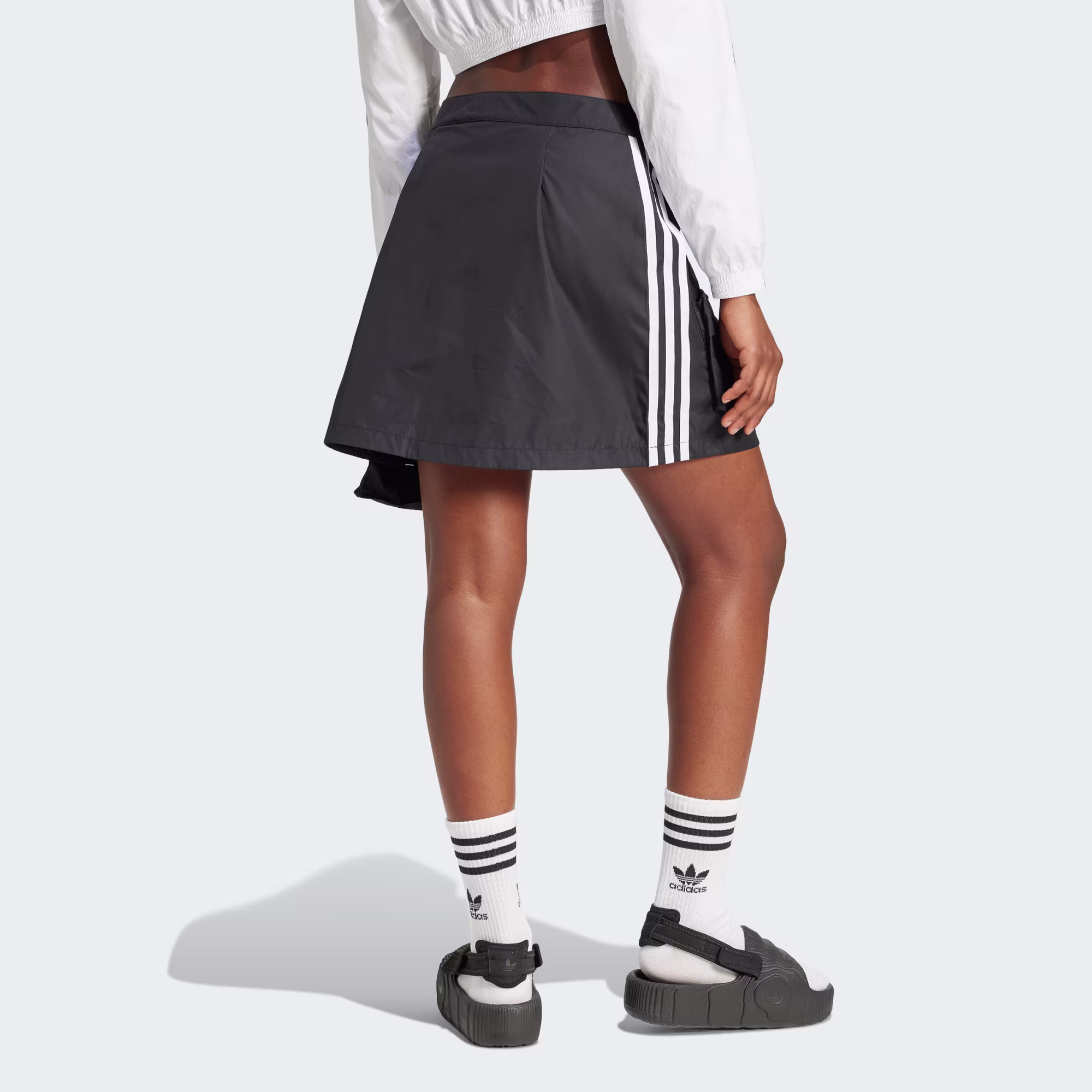 Adidas ქალის შორტი CARGO MINISKIRT